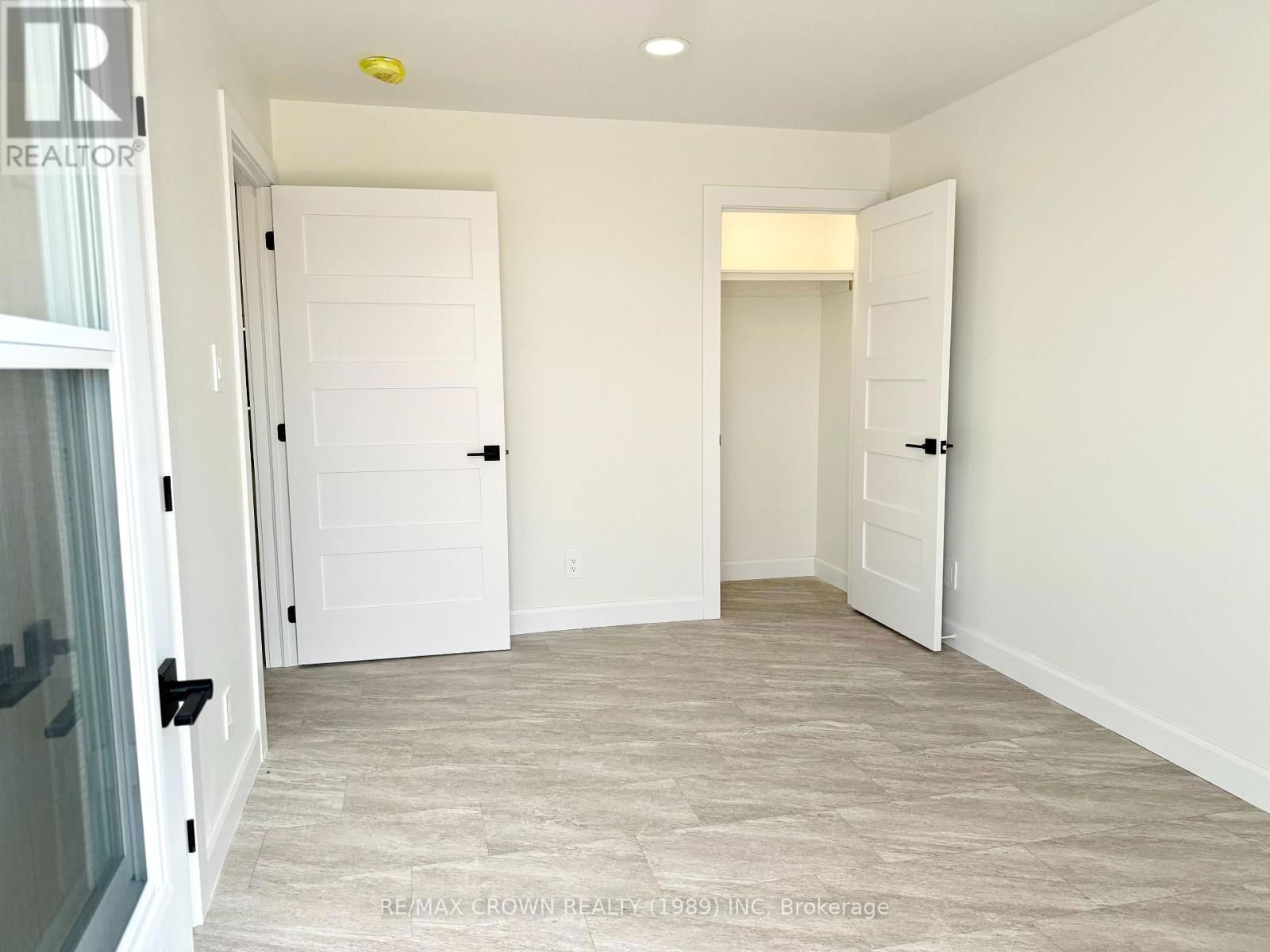 22 GOLF STREET Image 26
