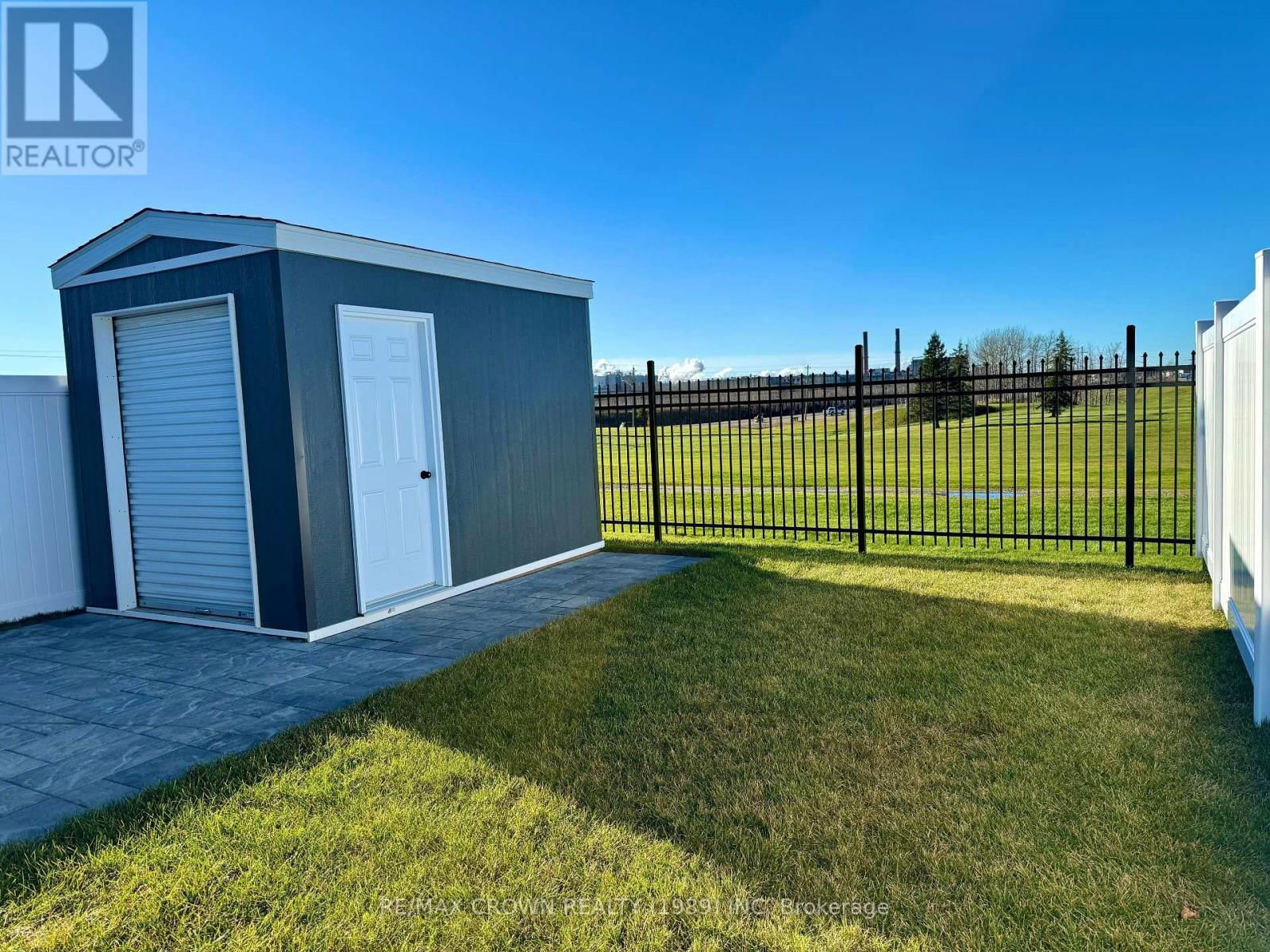 22 GOLF STREET Image 32