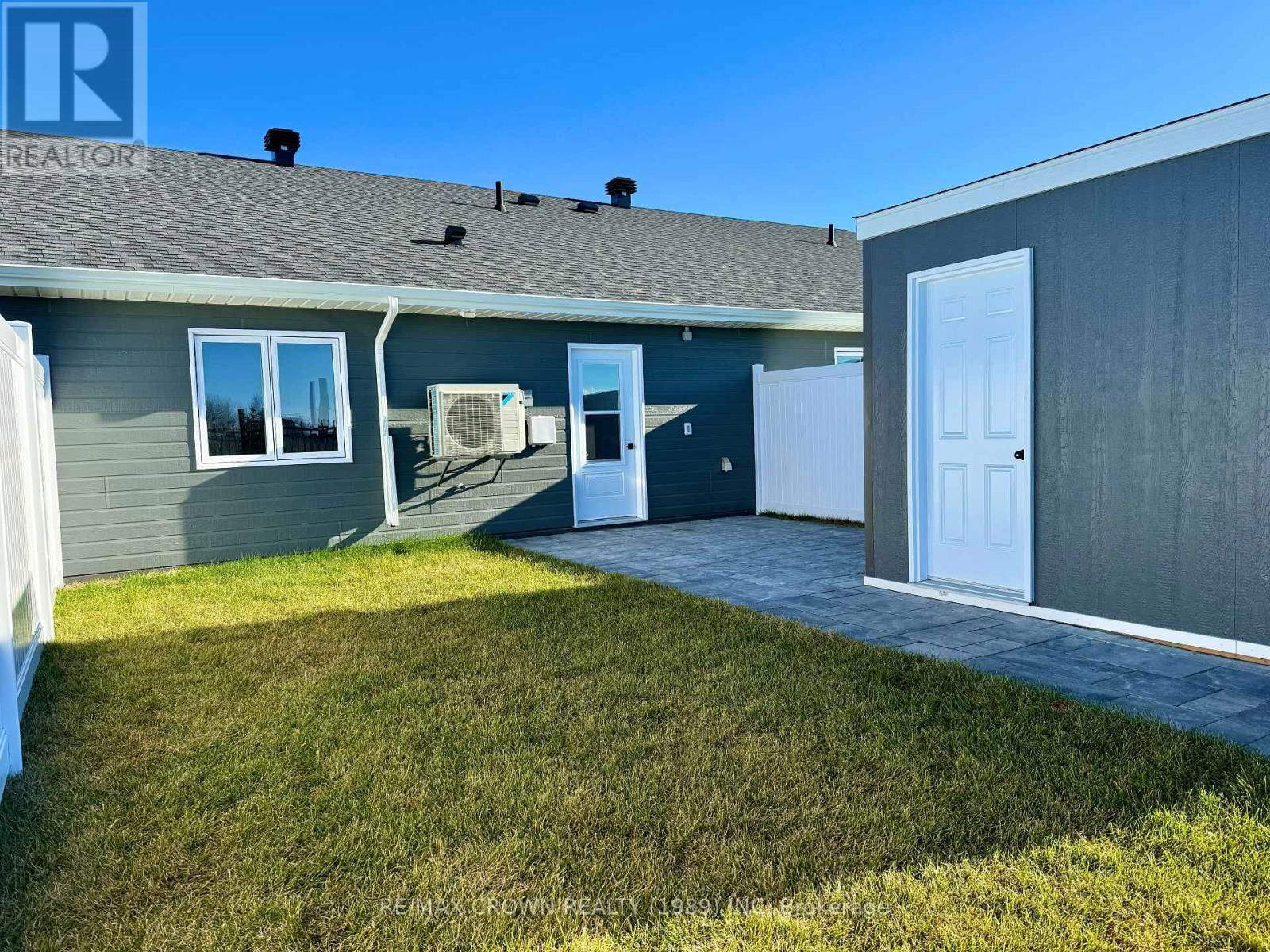 22 GOLF STREET Image 33