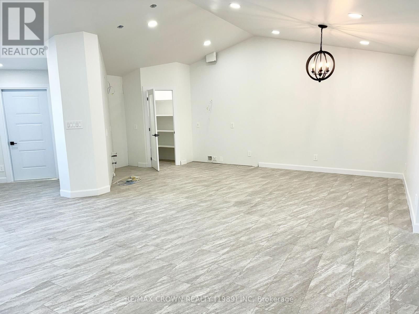 22 GOLF STREET Image 5