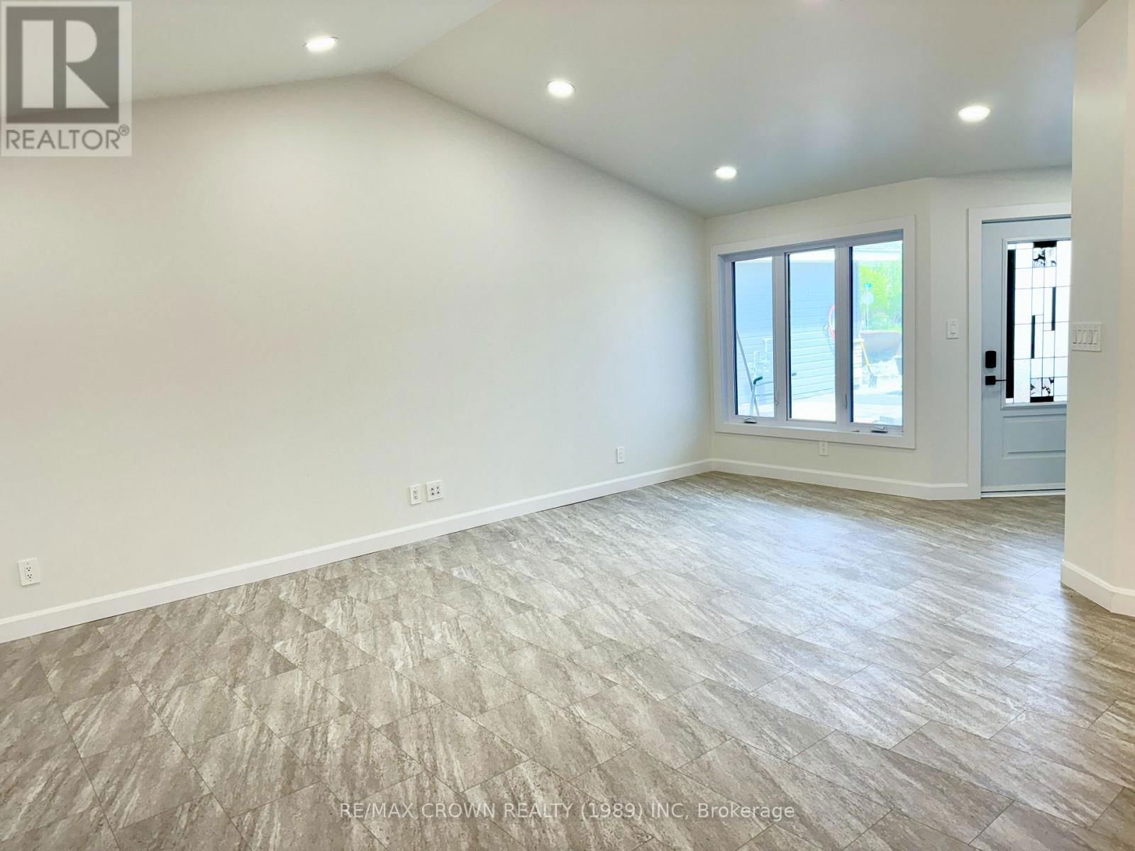 22 GOLF STREET Image 6