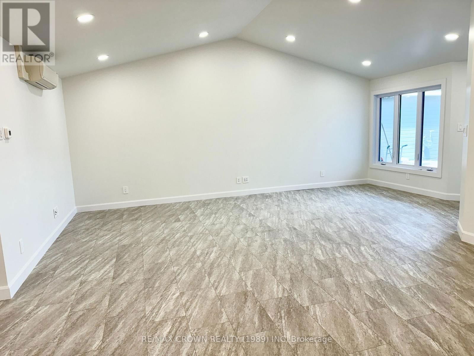 22 GOLF STREET Image 7