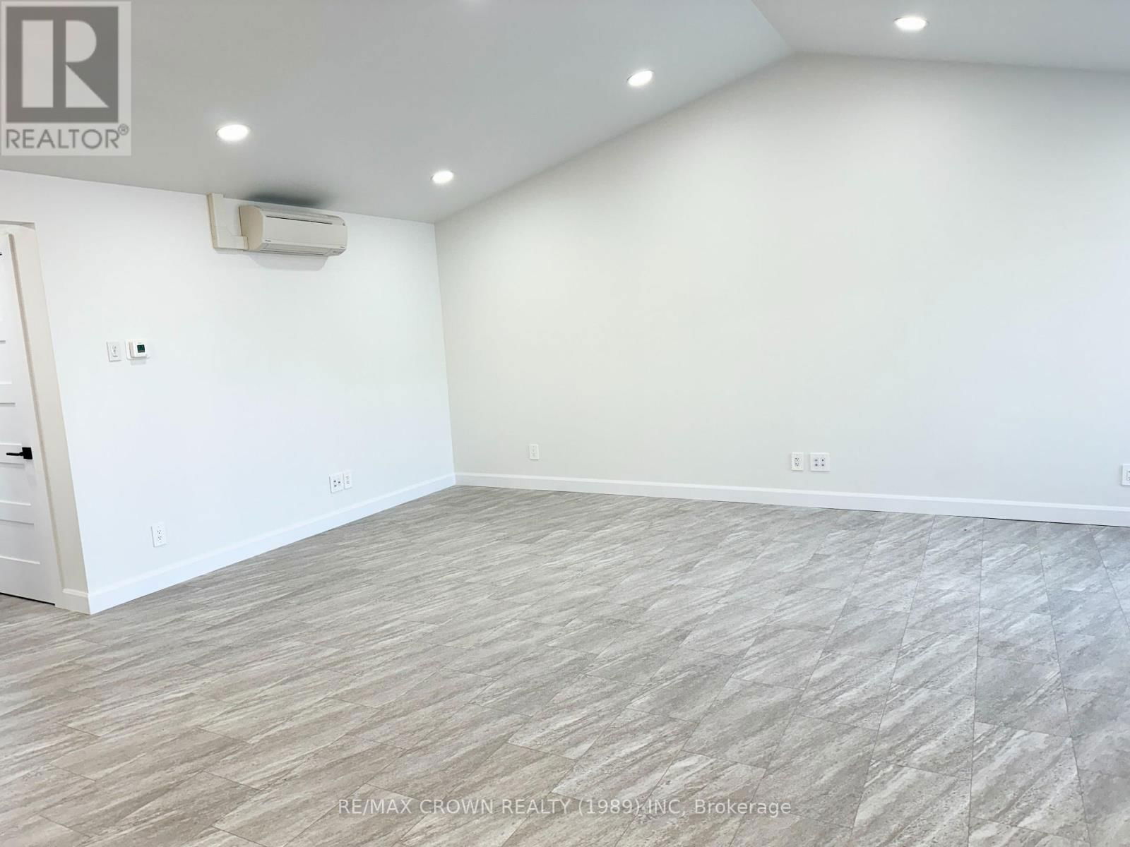 22 GOLF STREET Image 8