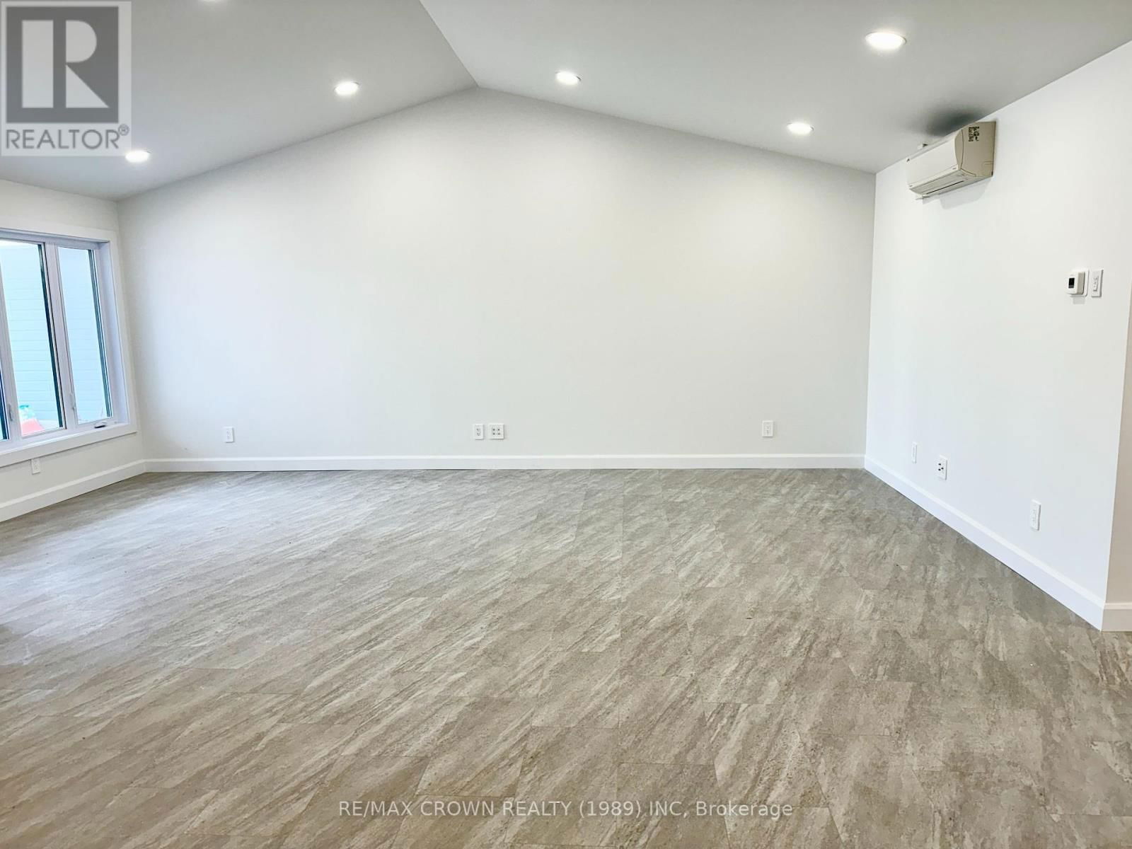 24 GOLF STREET Image 11