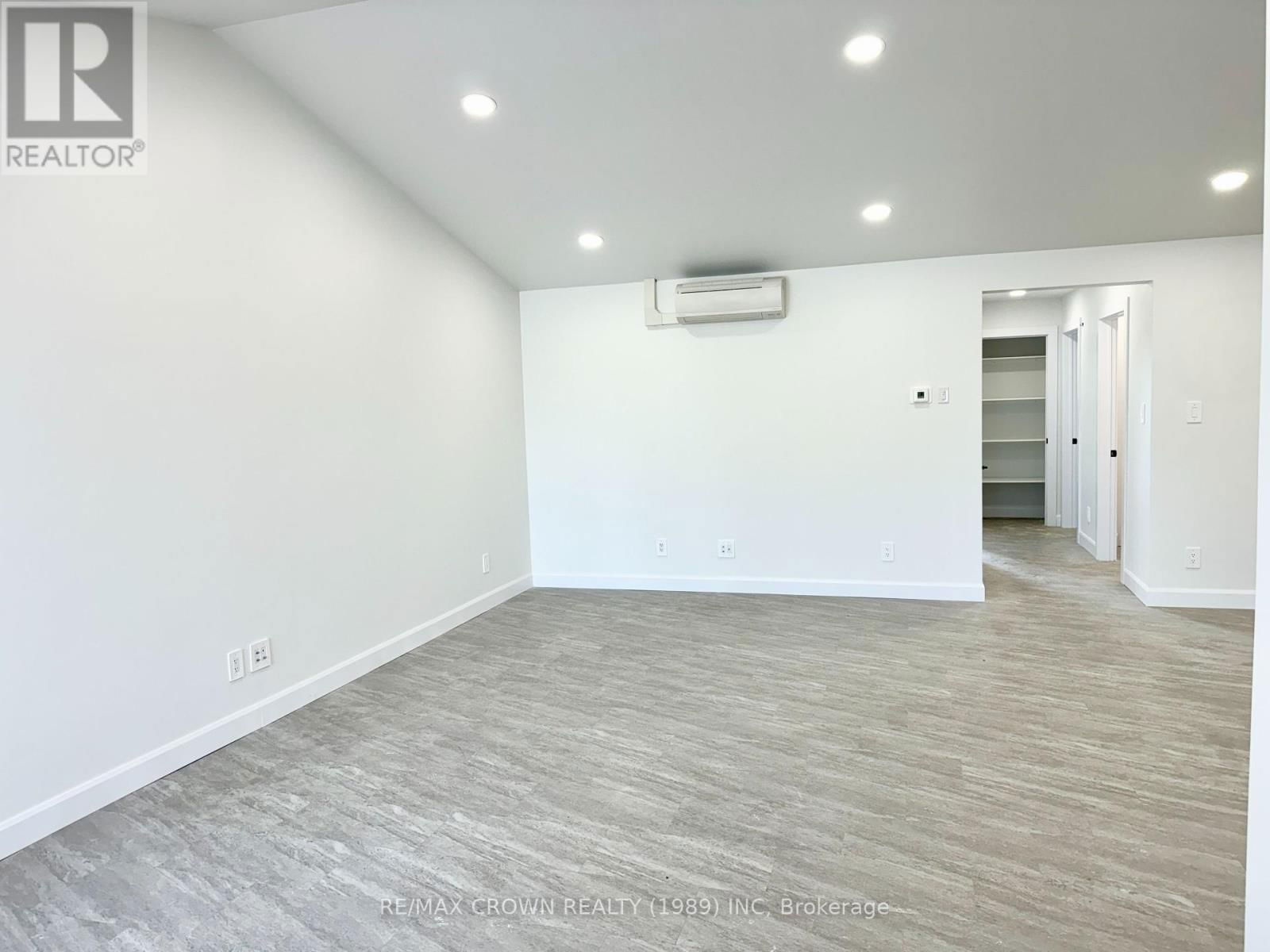24 GOLF STREET Image 12