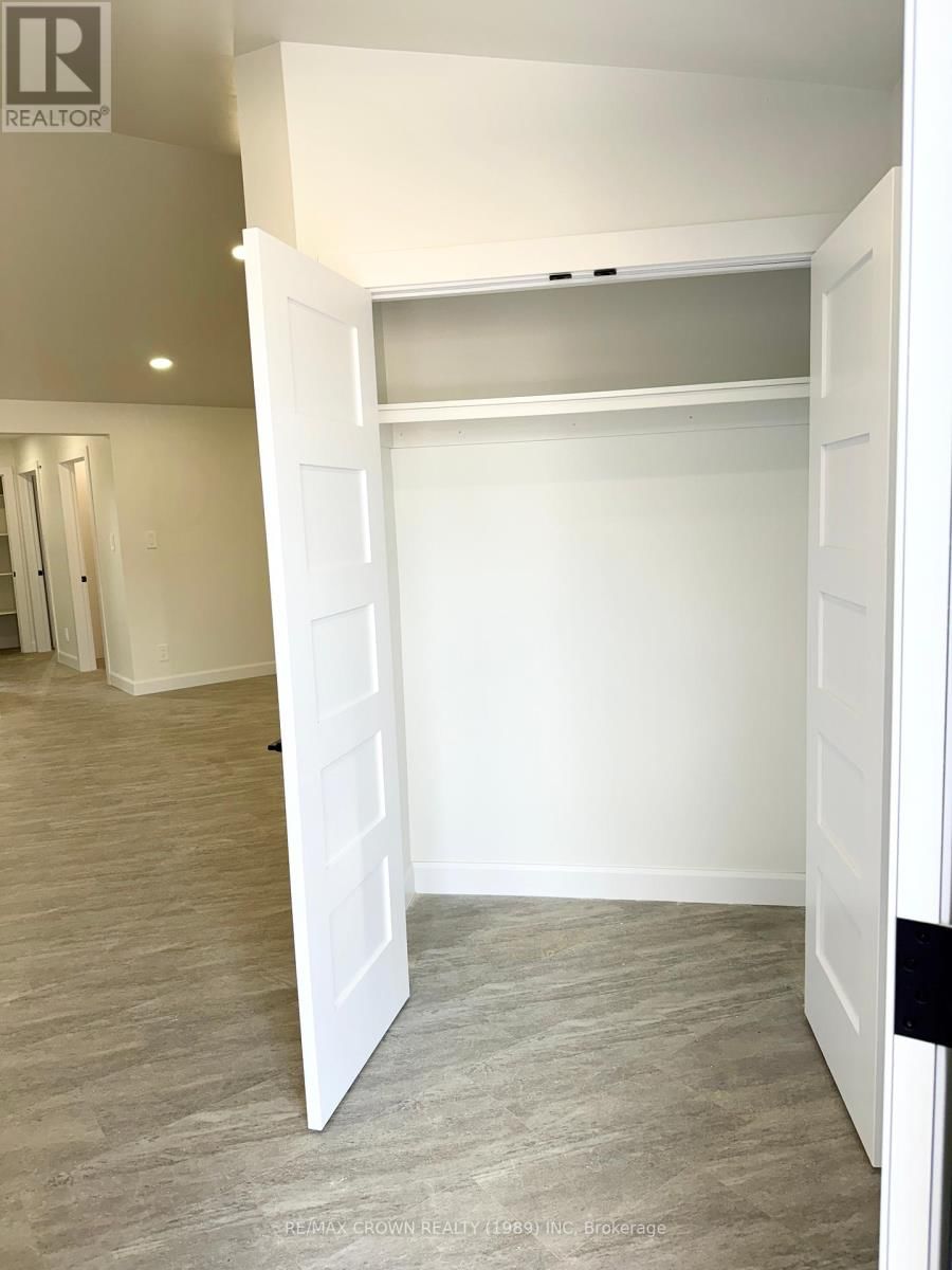 24 GOLF STREET Image 14