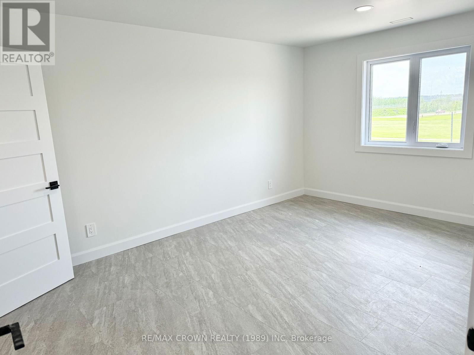 24 GOLF STREET Image 17