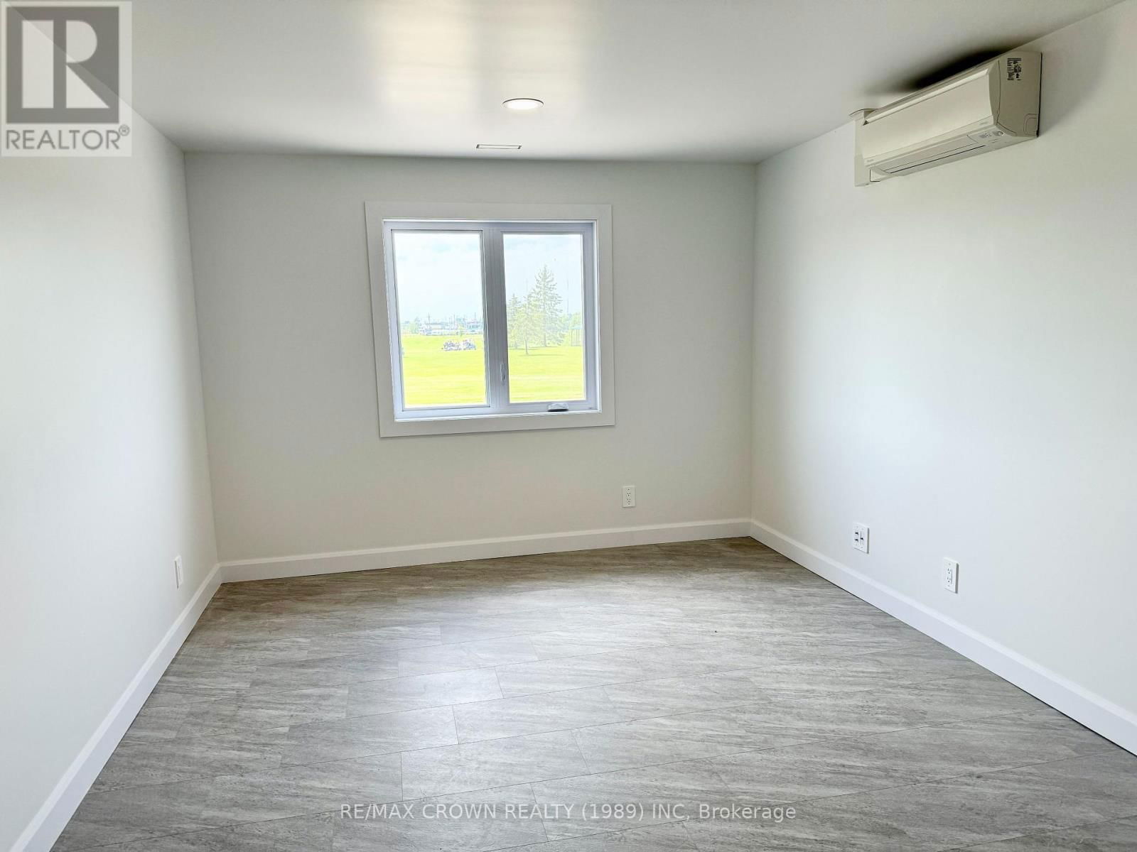24 GOLF STREET Image 18