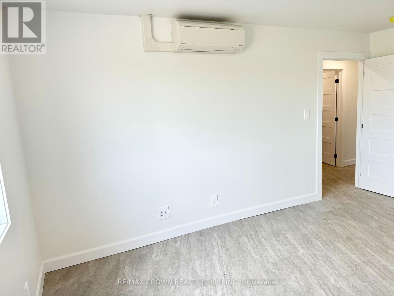 24 GOLF STREET Image 19