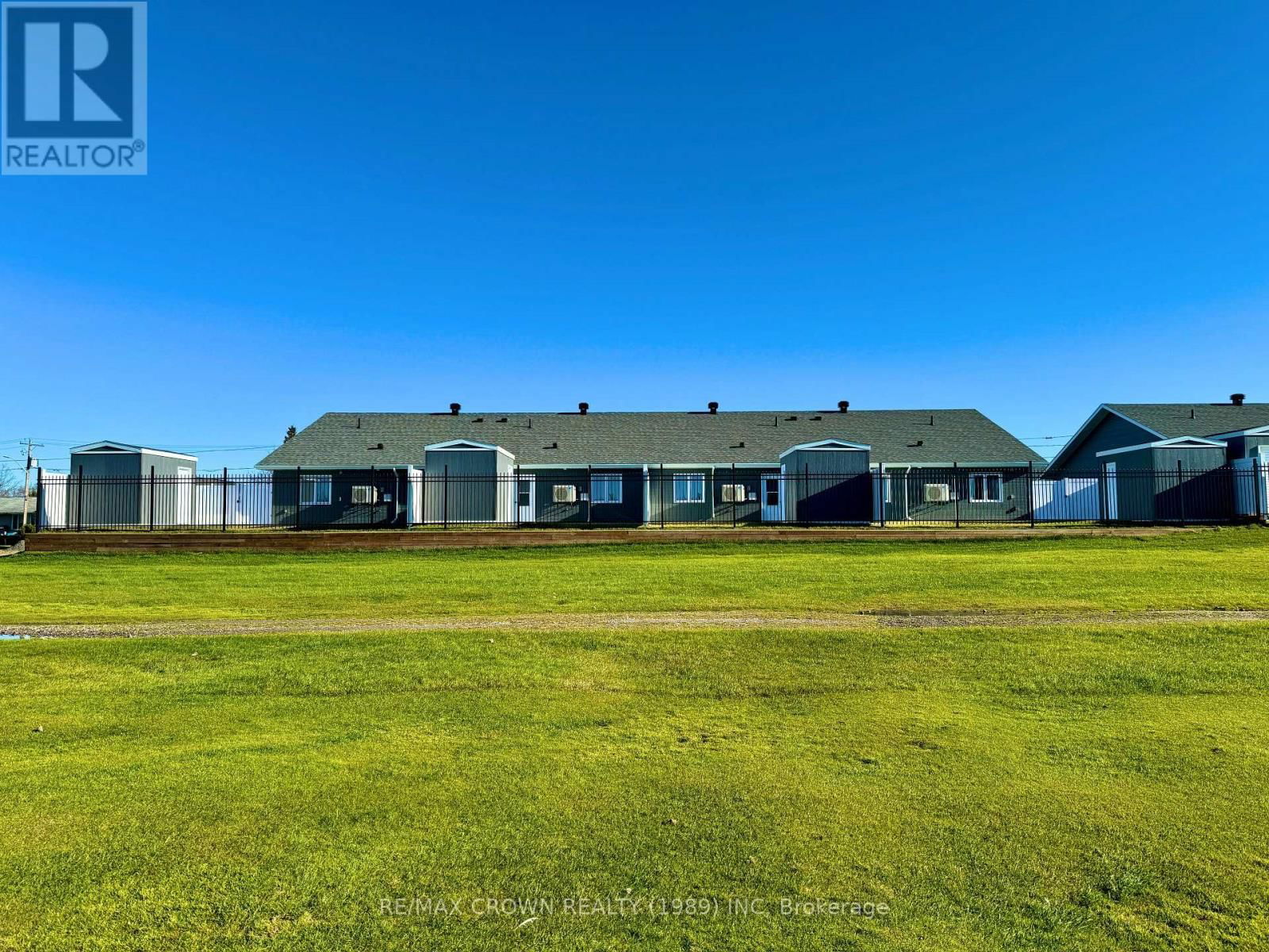 24 GOLF STREET Image 2