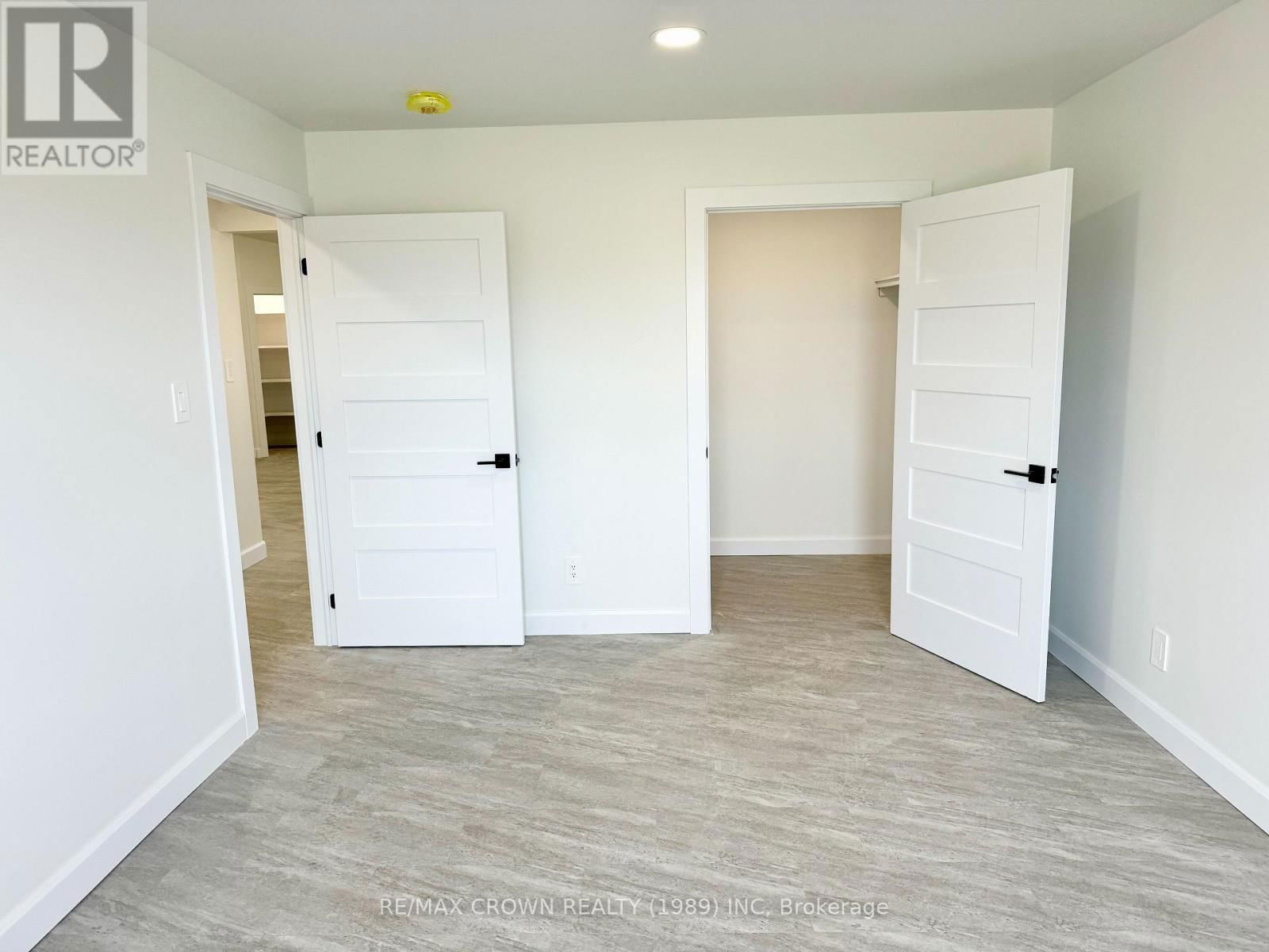 24 GOLF STREET Image 20