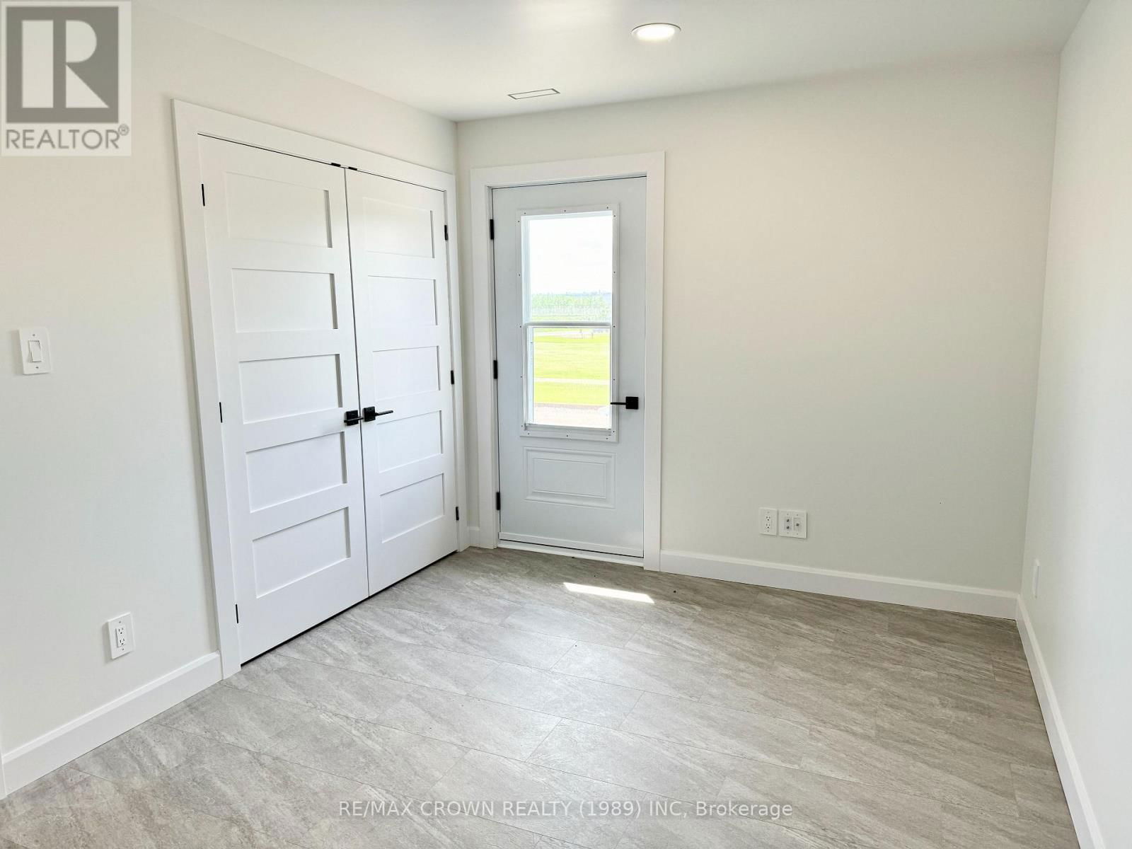 24 GOLF STREET Image 21