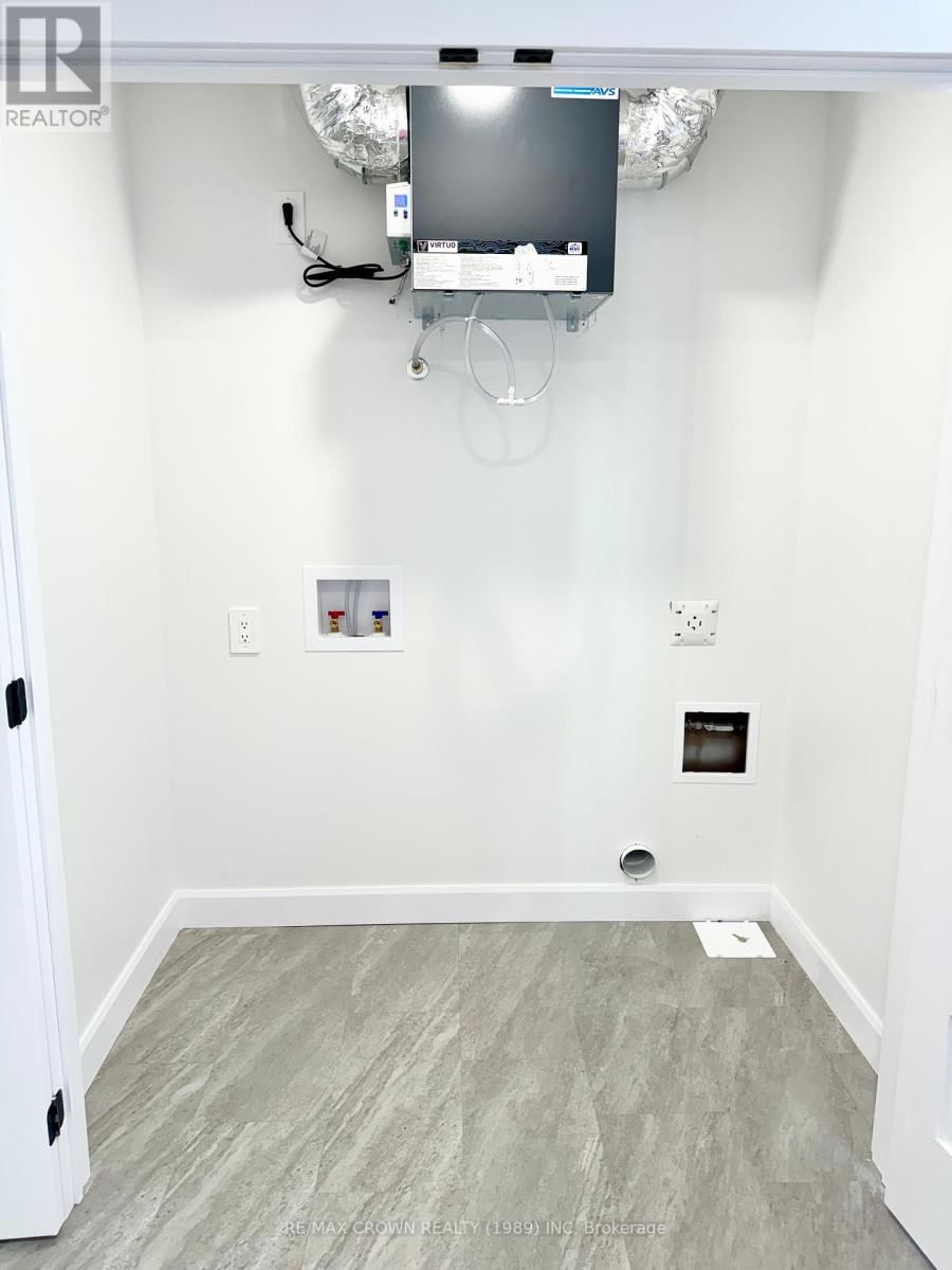 24 GOLF STREET Image 23