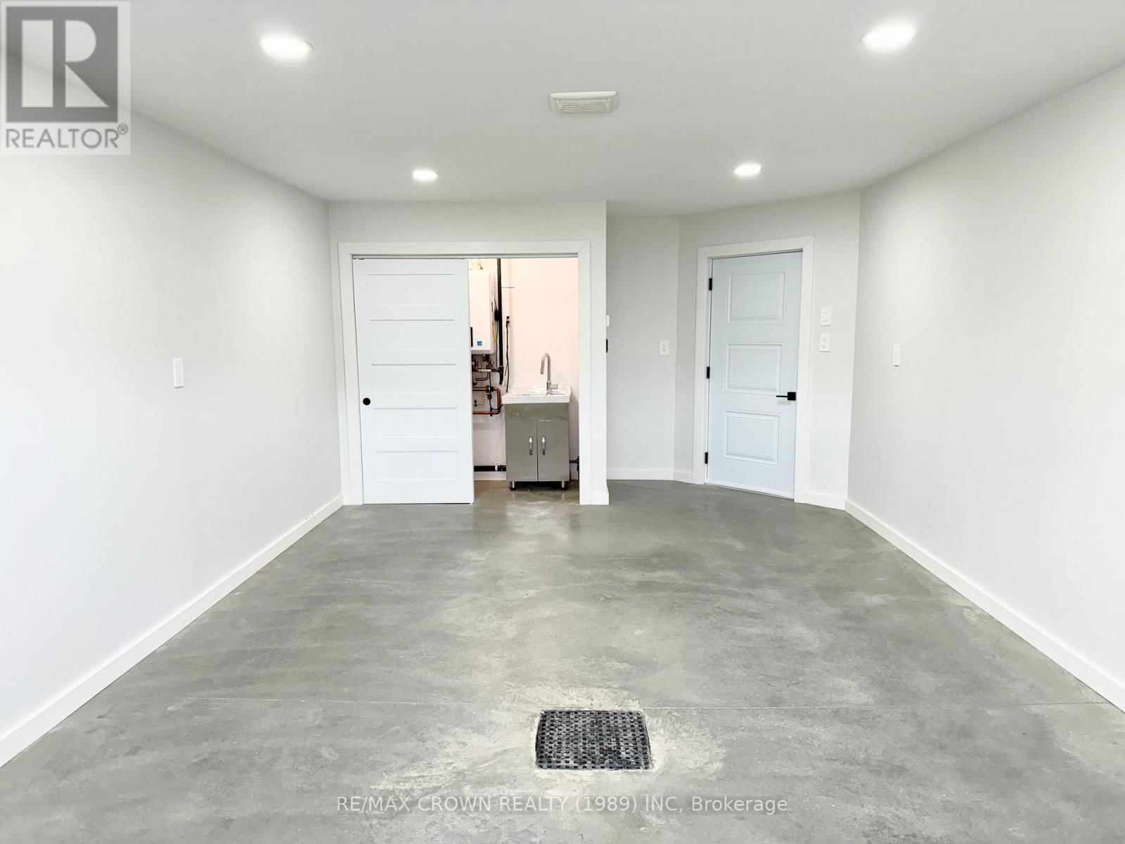 24 GOLF STREET Image 26