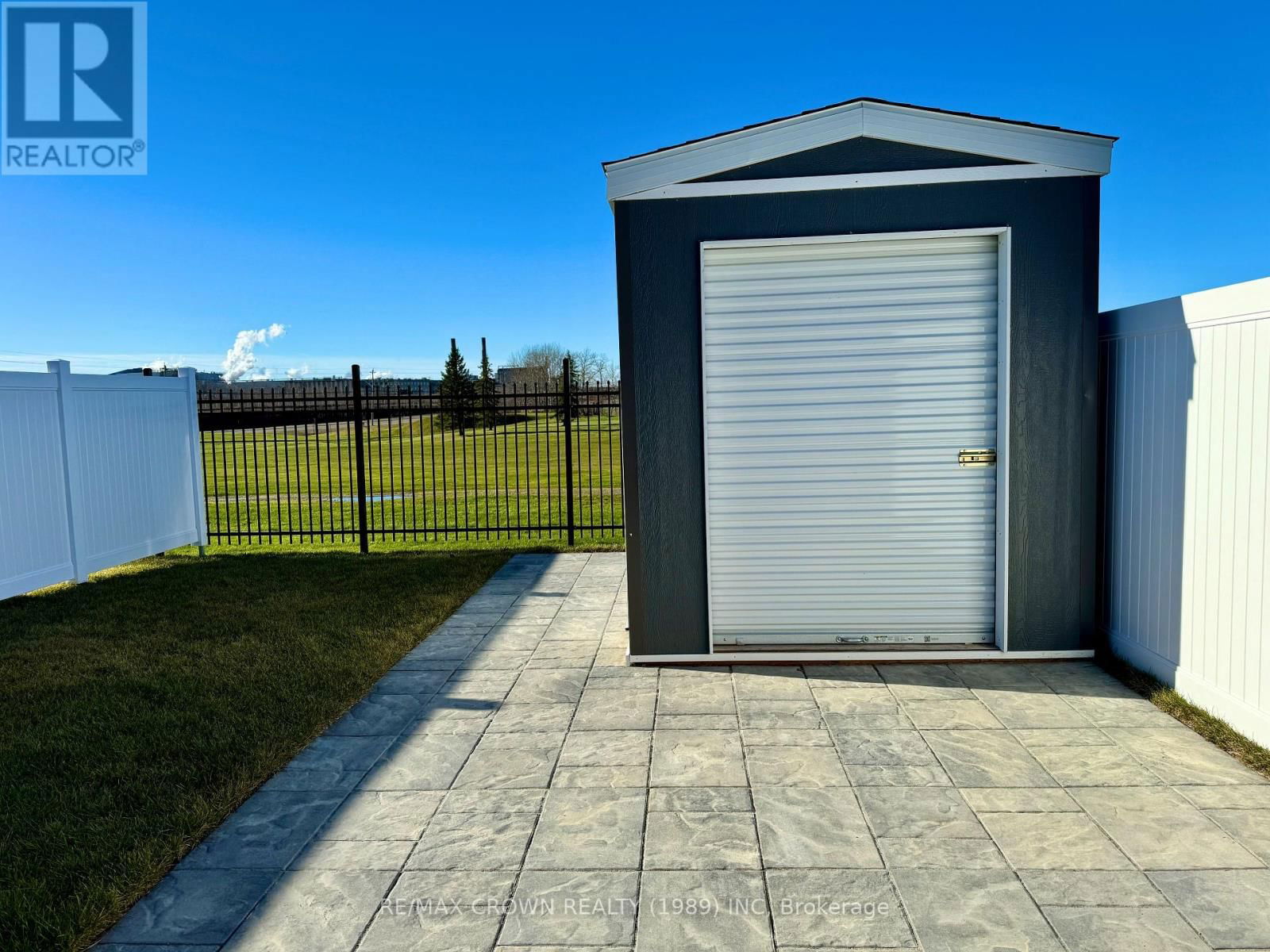 24 GOLF STREET Image 29
