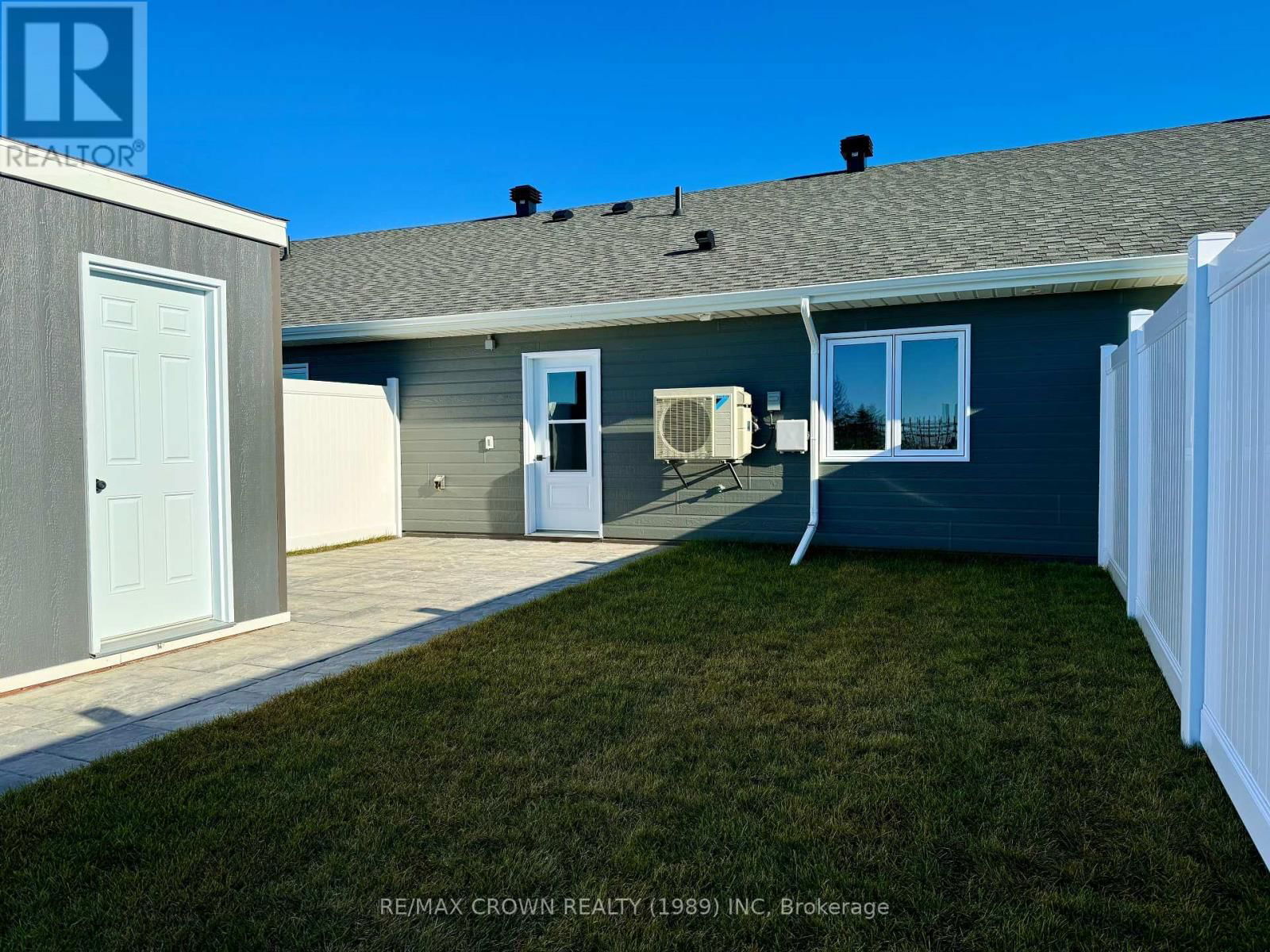 24 GOLF STREET Image 31