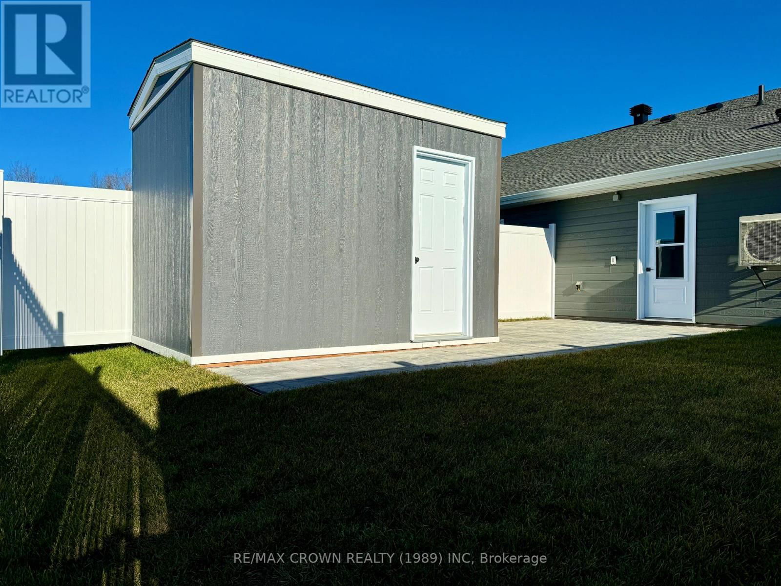 24 GOLF STREET Image 32