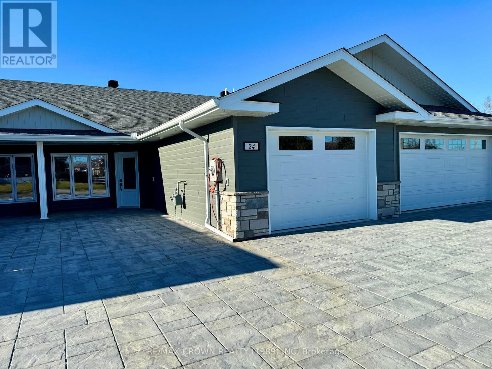 24 GOLF STREET Image 33
