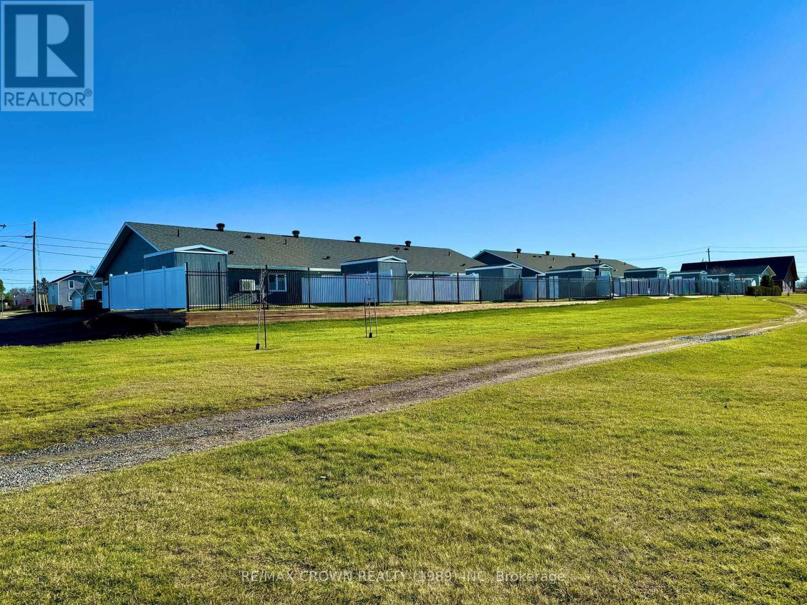 24 GOLF STREET Image 36