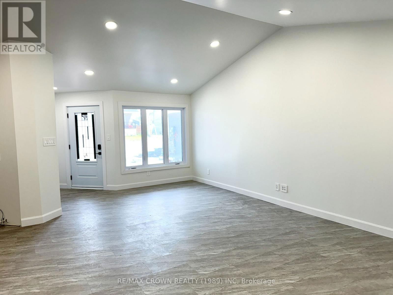 24 GOLF STREET Image 5
