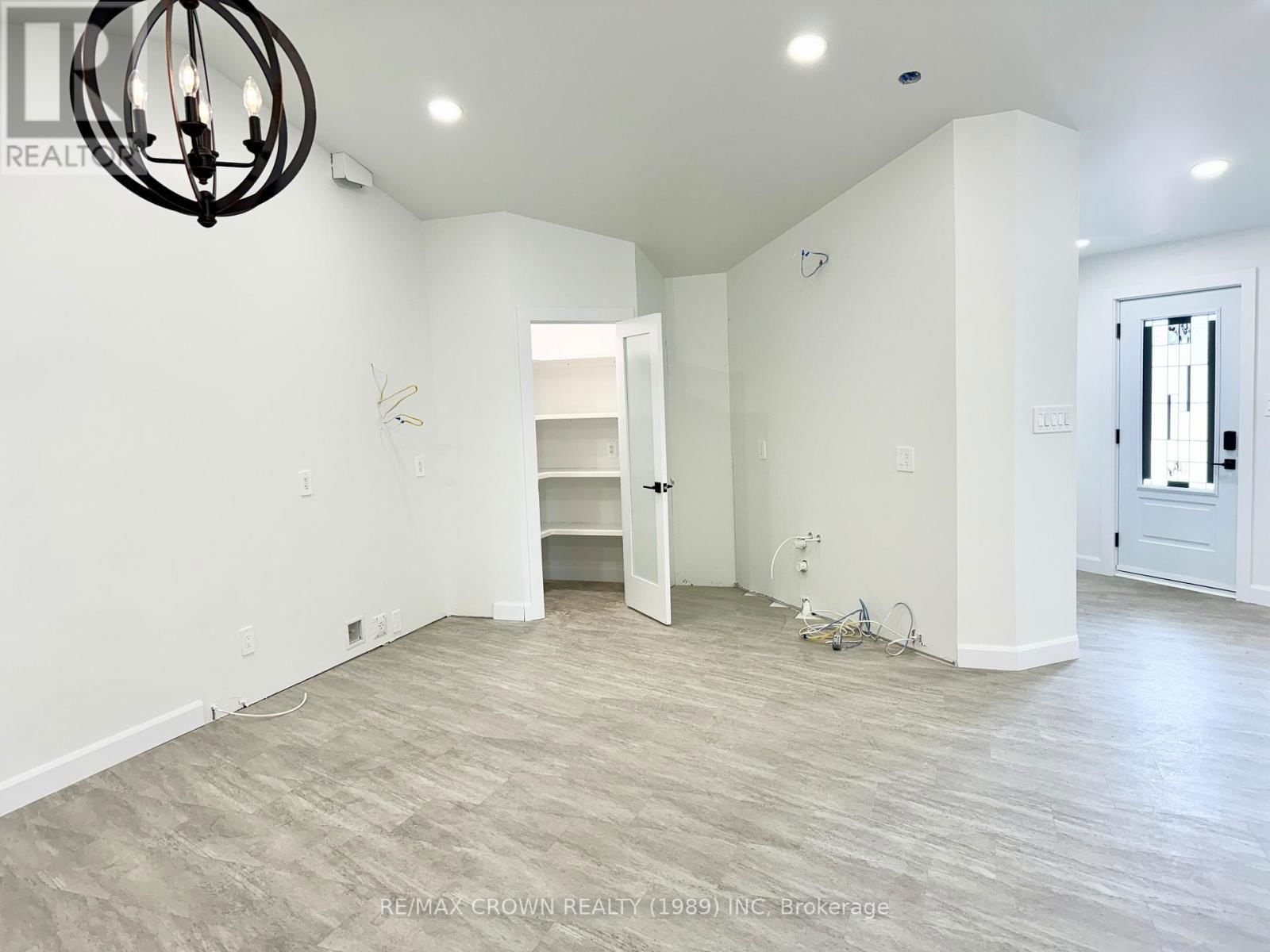24 GOLF STREET Image 6