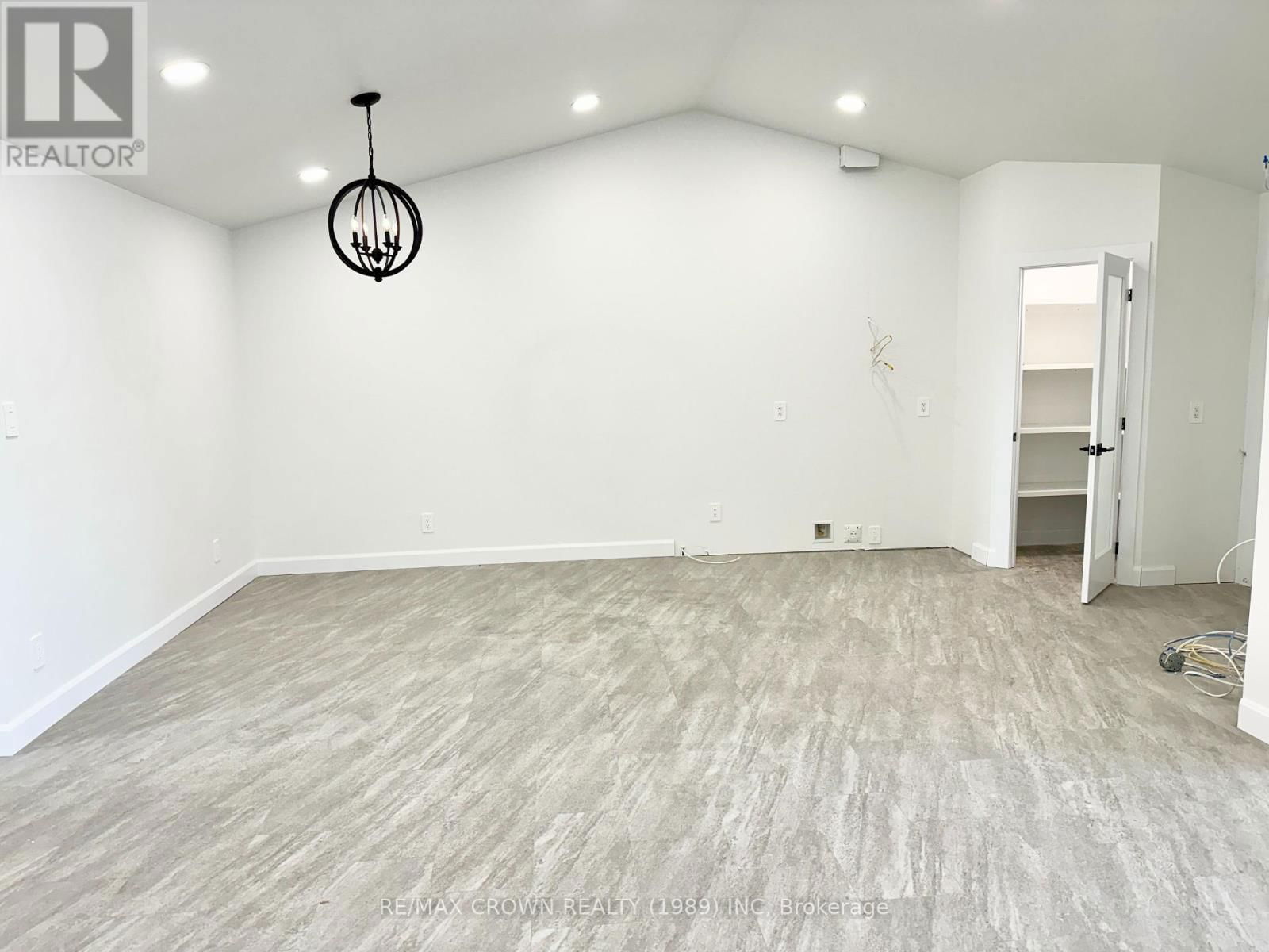 24 GOLF STREET Image 7