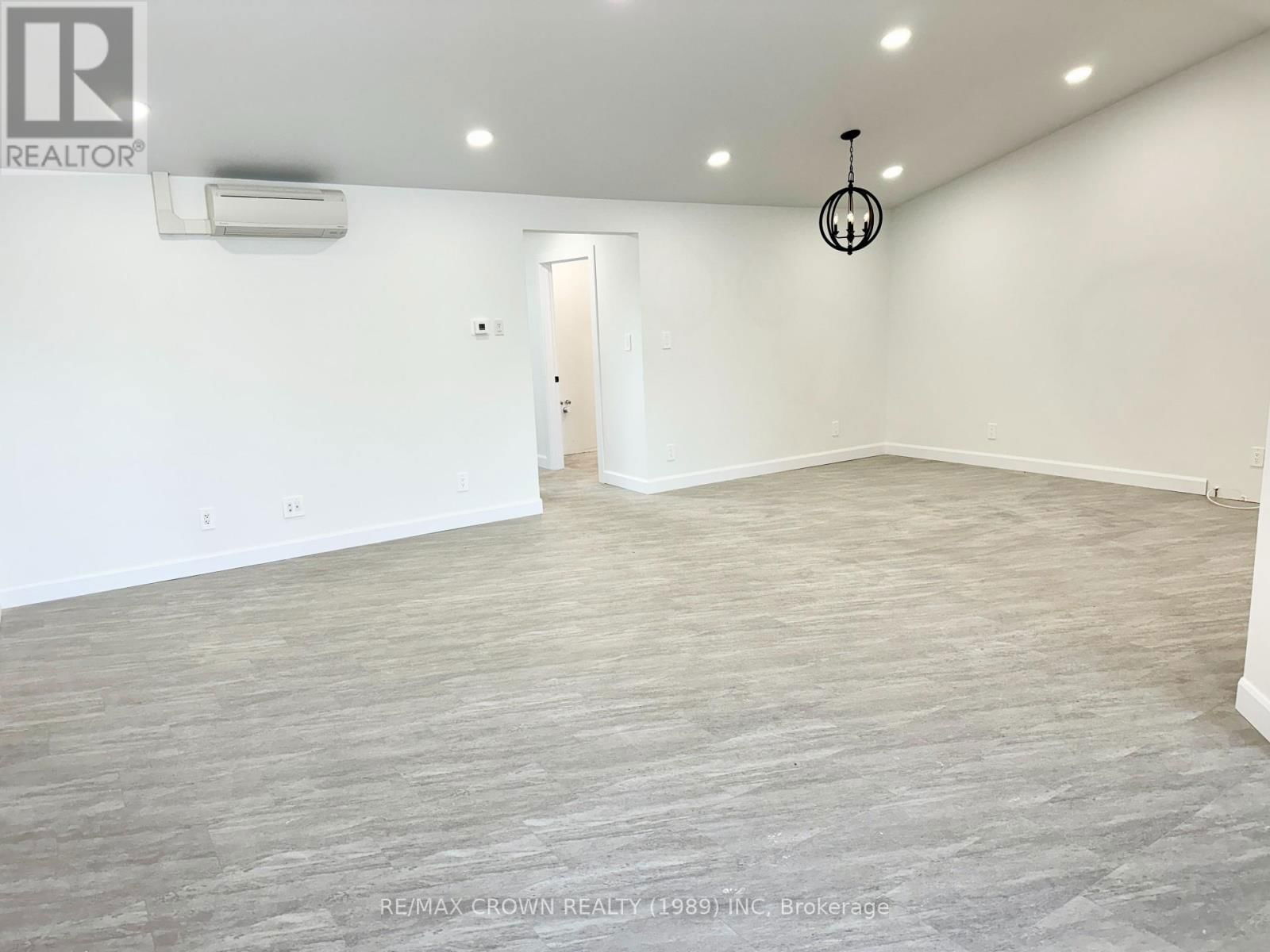 24 GOLF STREET Image 8