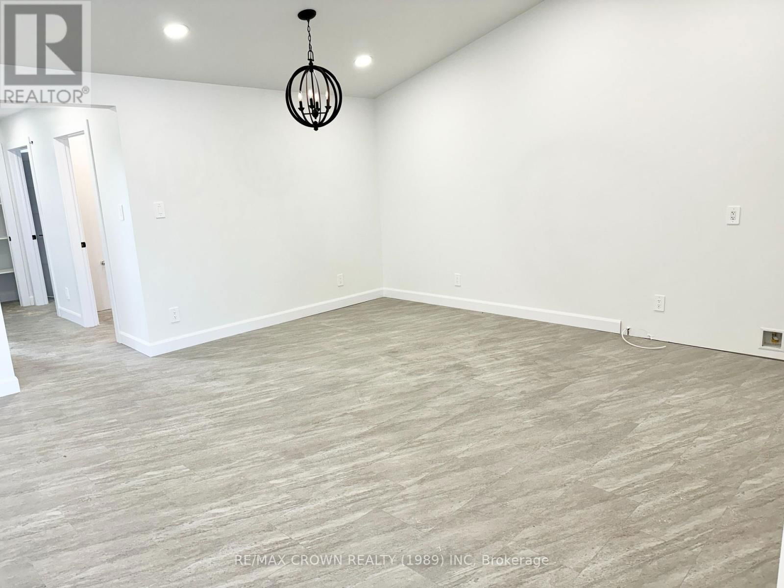 24 GOLF STREET Image 9
