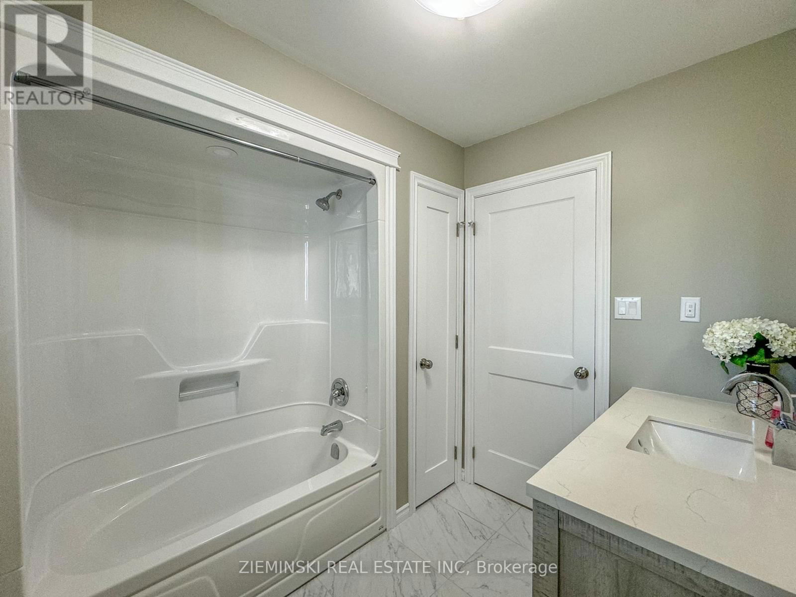 213 TEEFY STREET Image 12