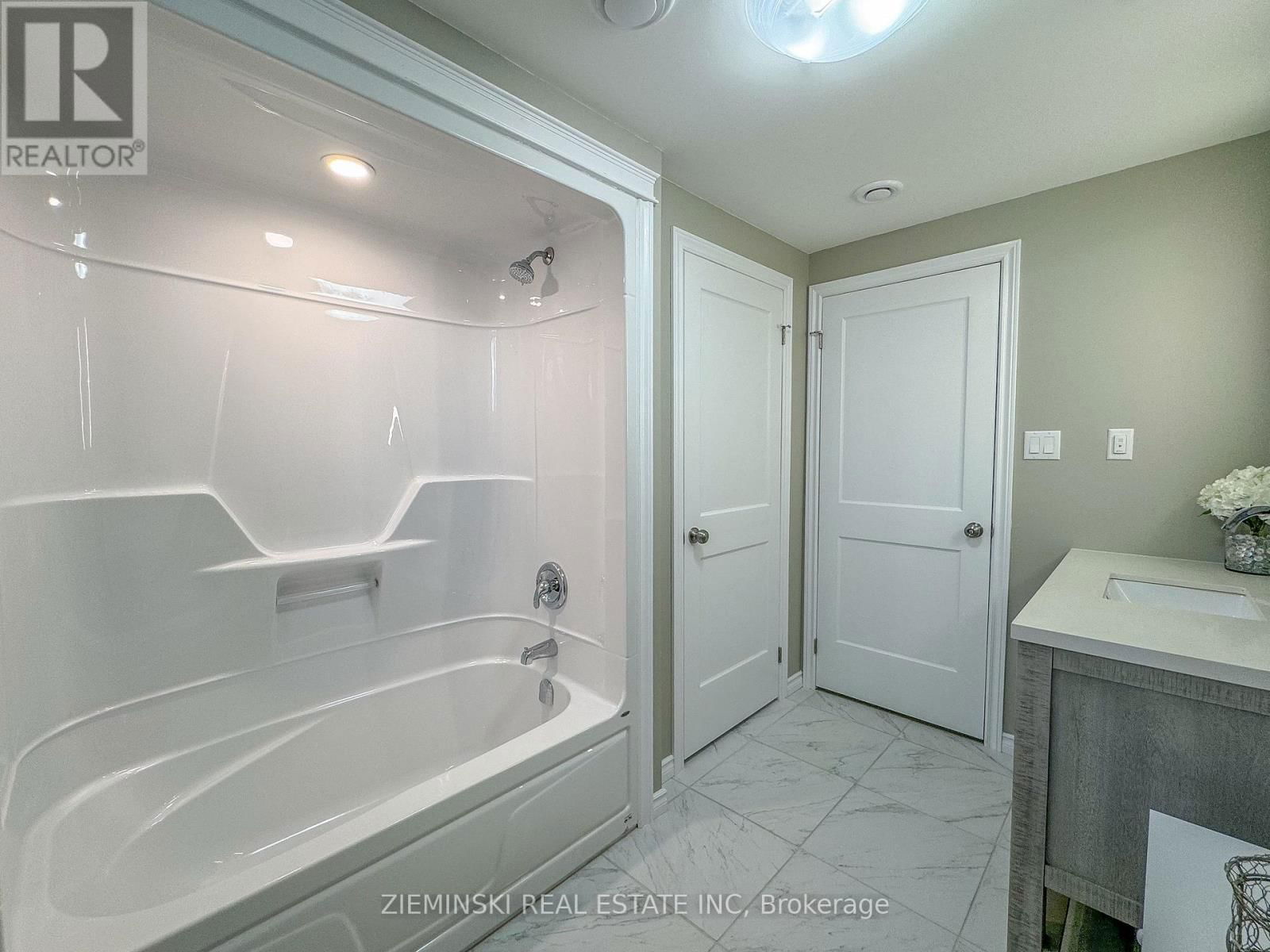 213 TEEFY STREET Image 19