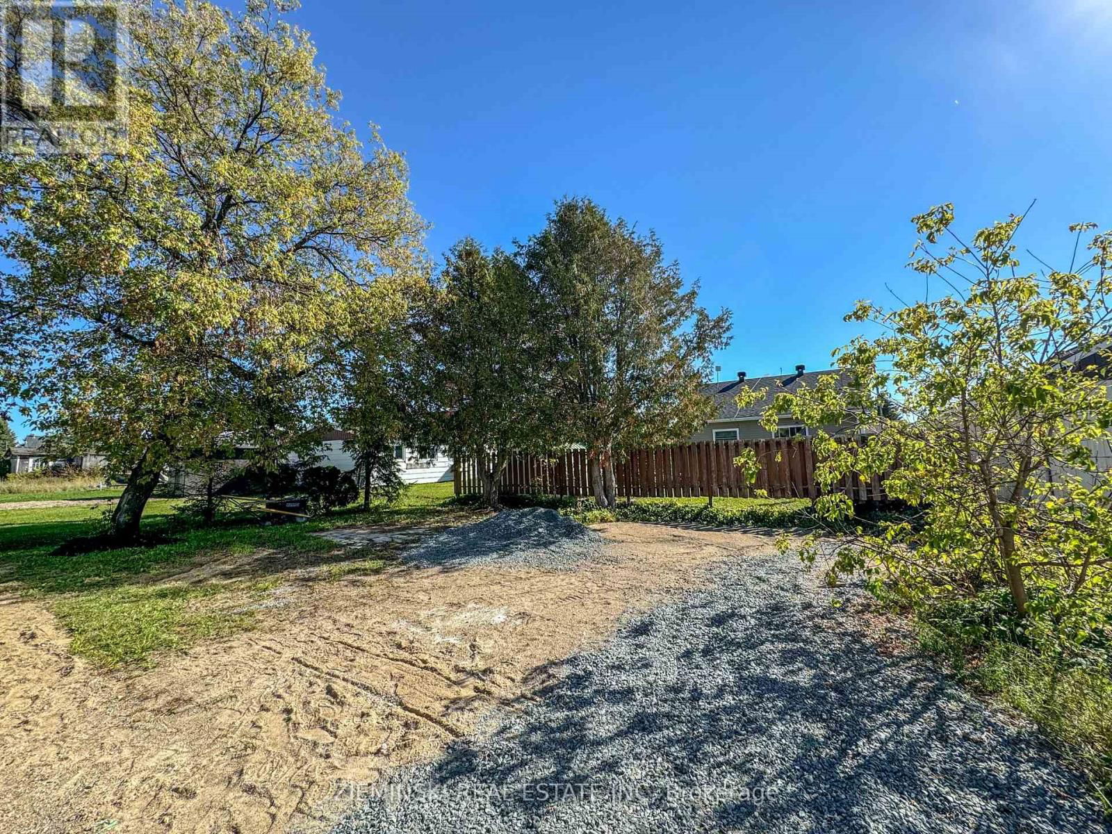 213 TEEFY STREET Image 26