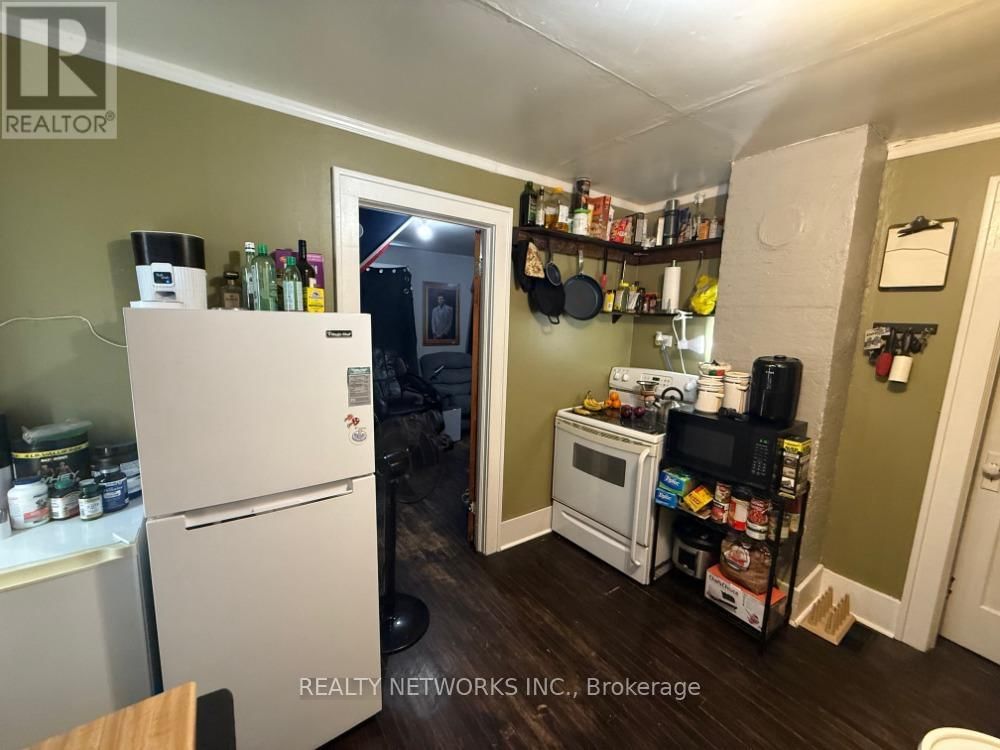 202 BALSAM STREET SOUTH Image 10