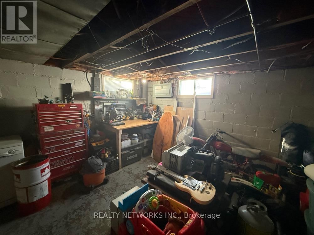 202 BALSAM STREET SOUTH Image 16