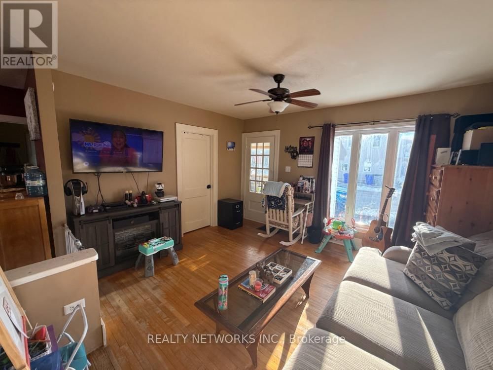 202 BALSAM STREET SOUTH Image 8