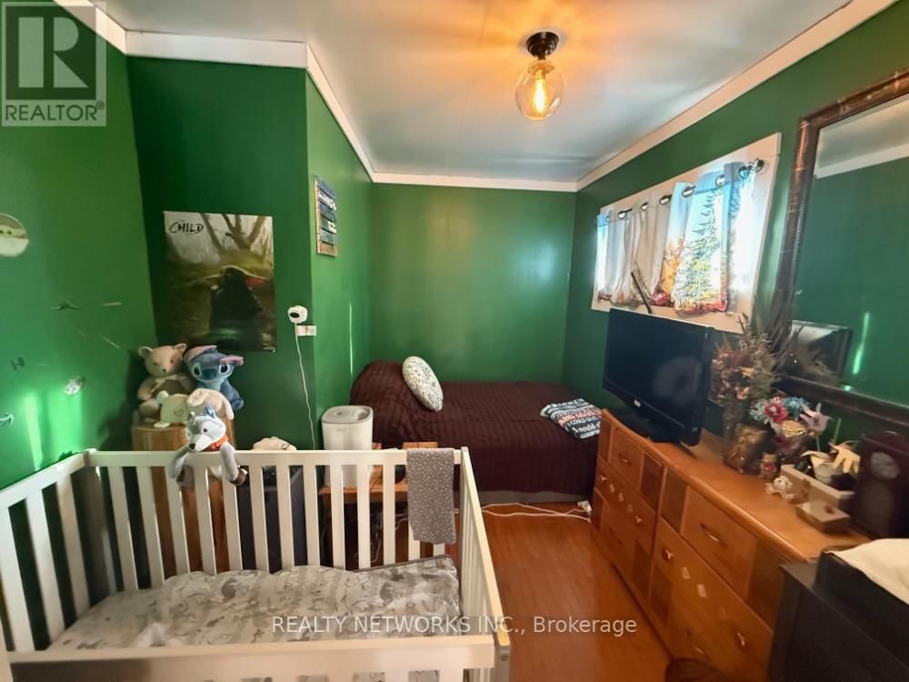 202 BALSAM STREET SOUTH Image 9
