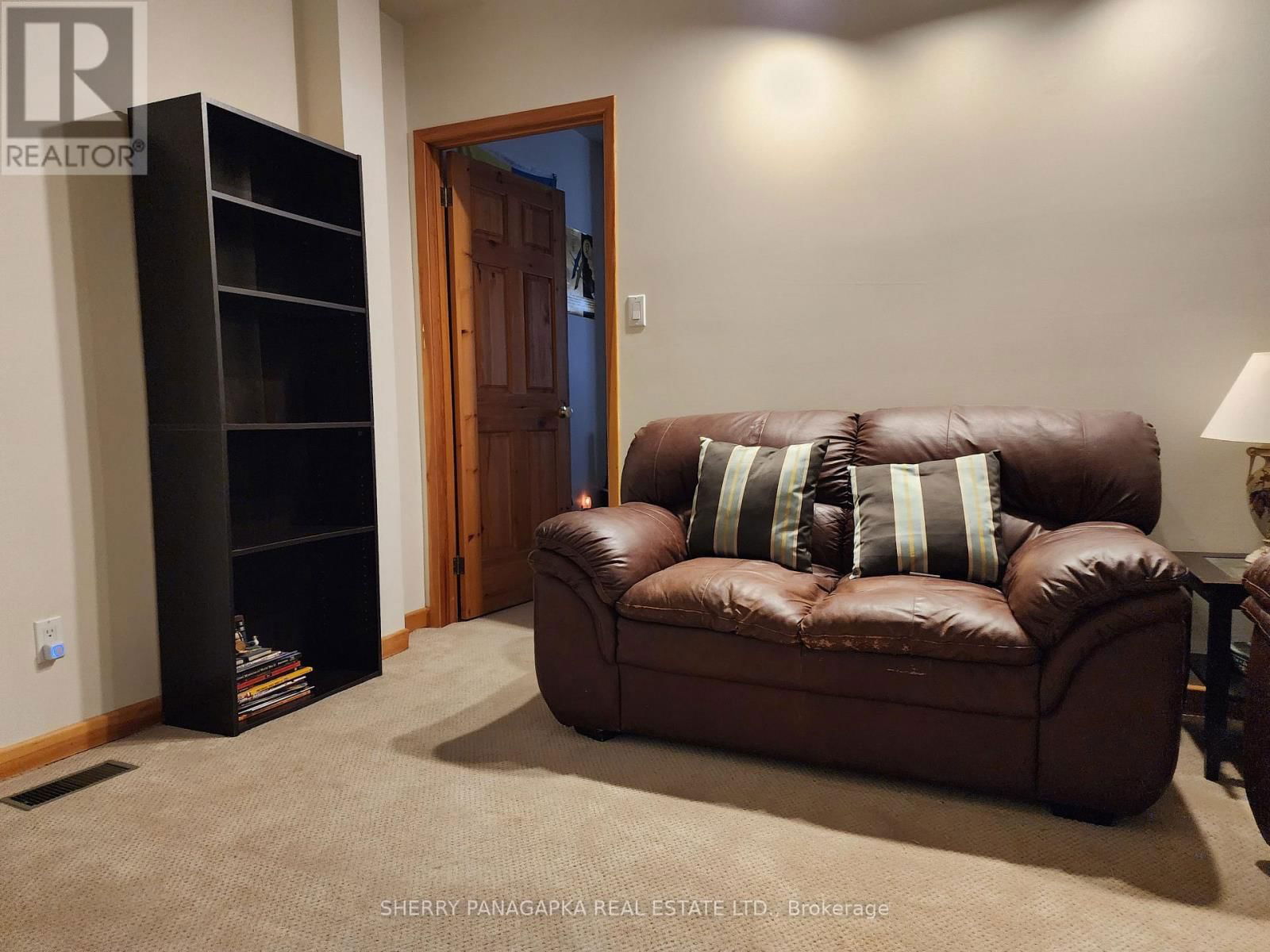 238 CRYSTAL BEACH ROAD Image 32