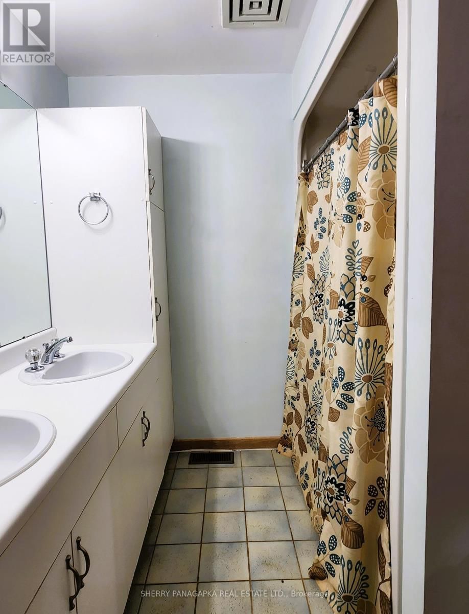 238 CRYSTAL BEACH ROAD Image 36