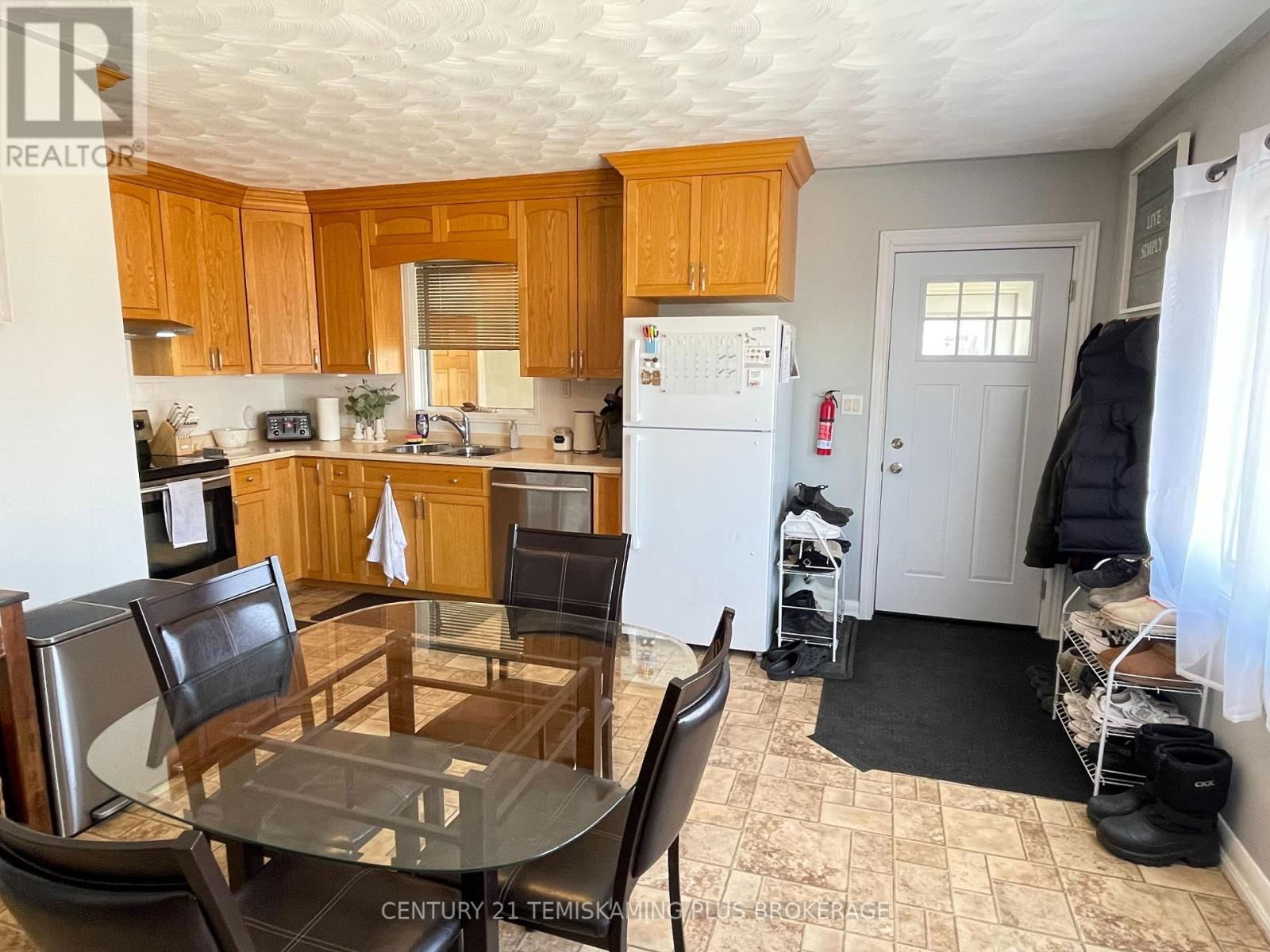 43 TENTH STREET EAST Image 8