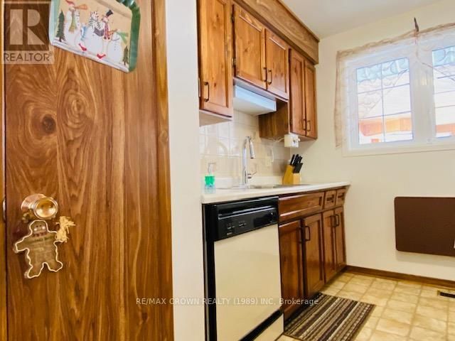 274 MAIN STREET Image 9