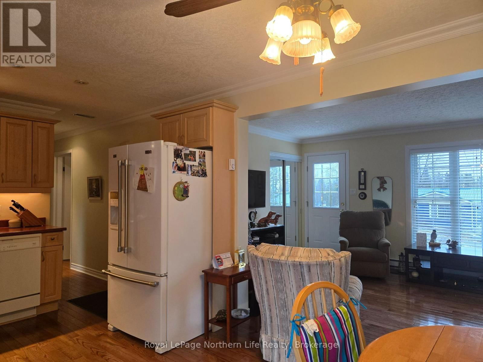 544 BROADWOOD AVENUE Image 11