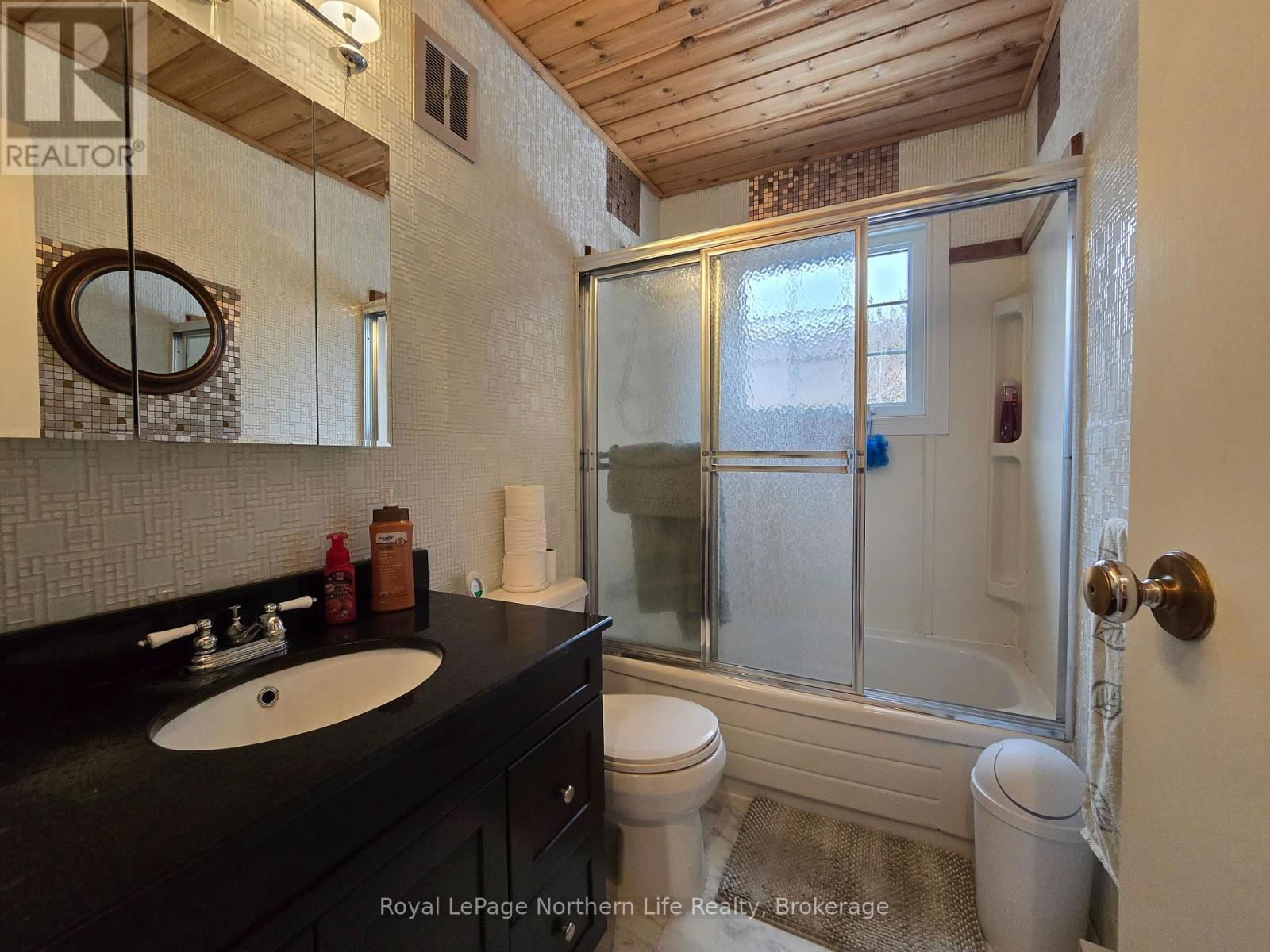 544 BROADWOOD AVENUE Image 13