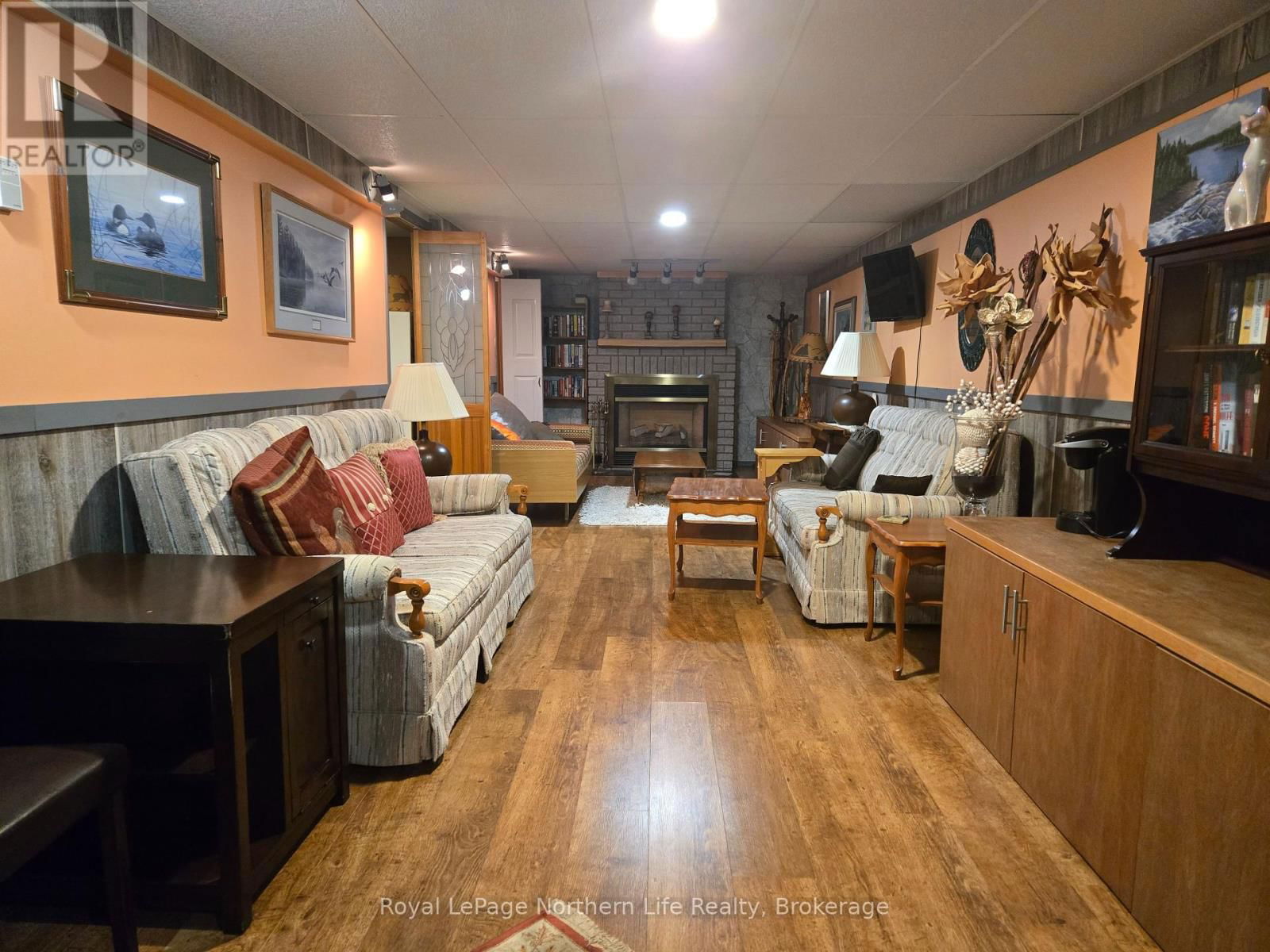544 BROADWOOD AVENUE Image 17