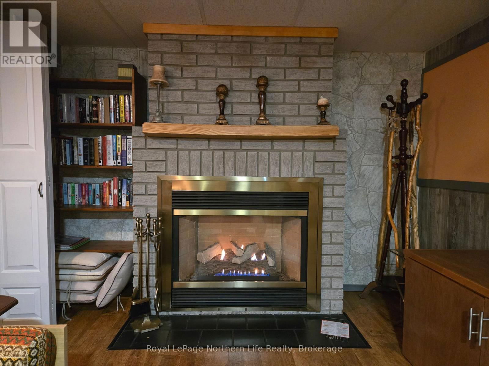 544 BROADWOOD AVENUE Image 24