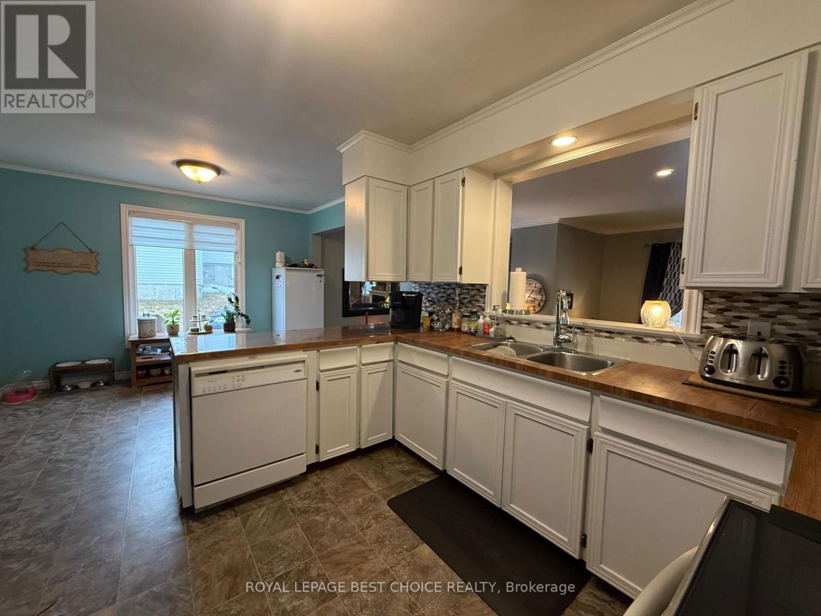 377 ALGONQUIN DRIVE Image 10