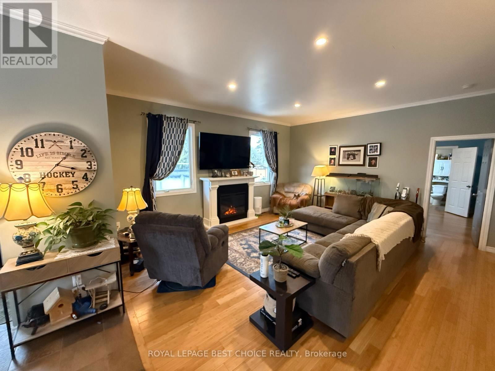 377 ALGONQUIN DRIVE Image 4