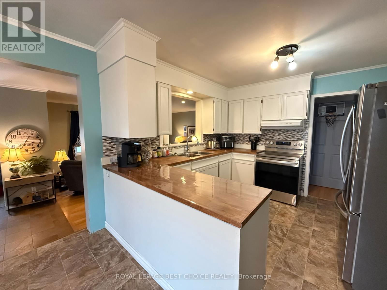 377 ALGONQUIN DRIVE Image 7