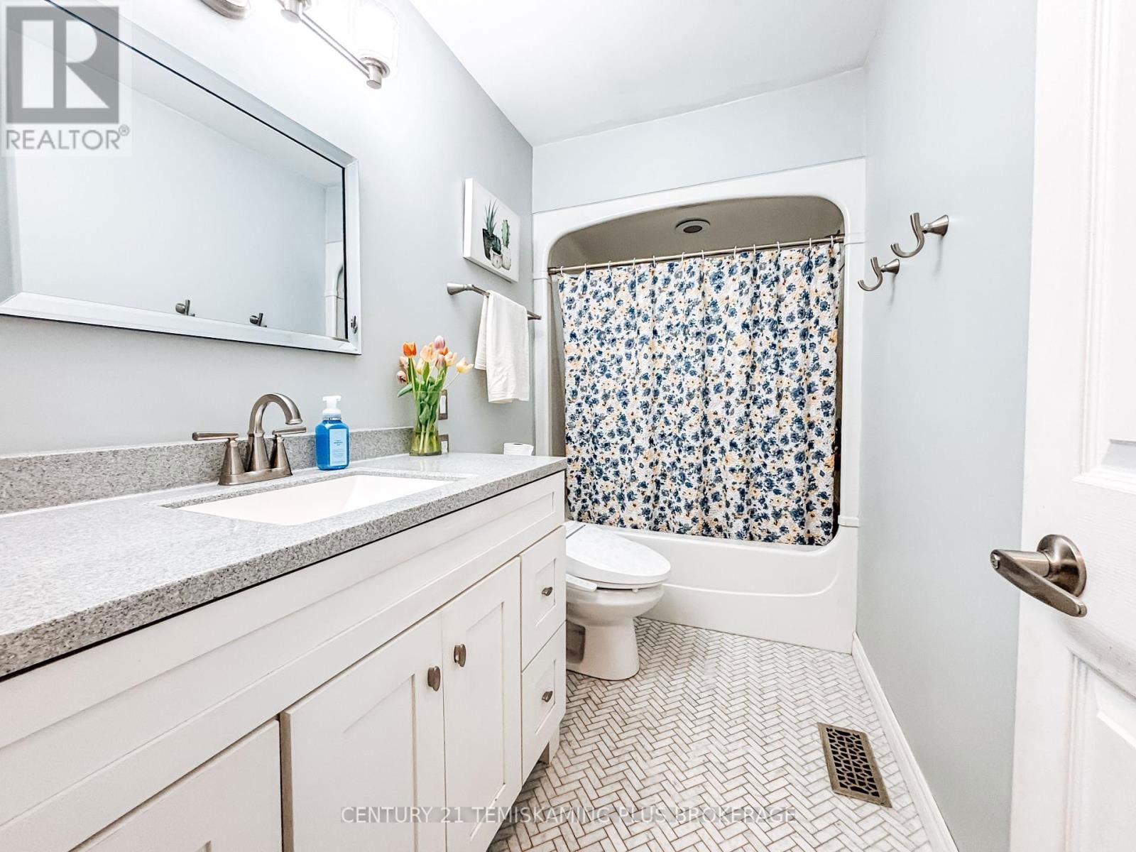 96 GEORGINA AVENUE Image 14