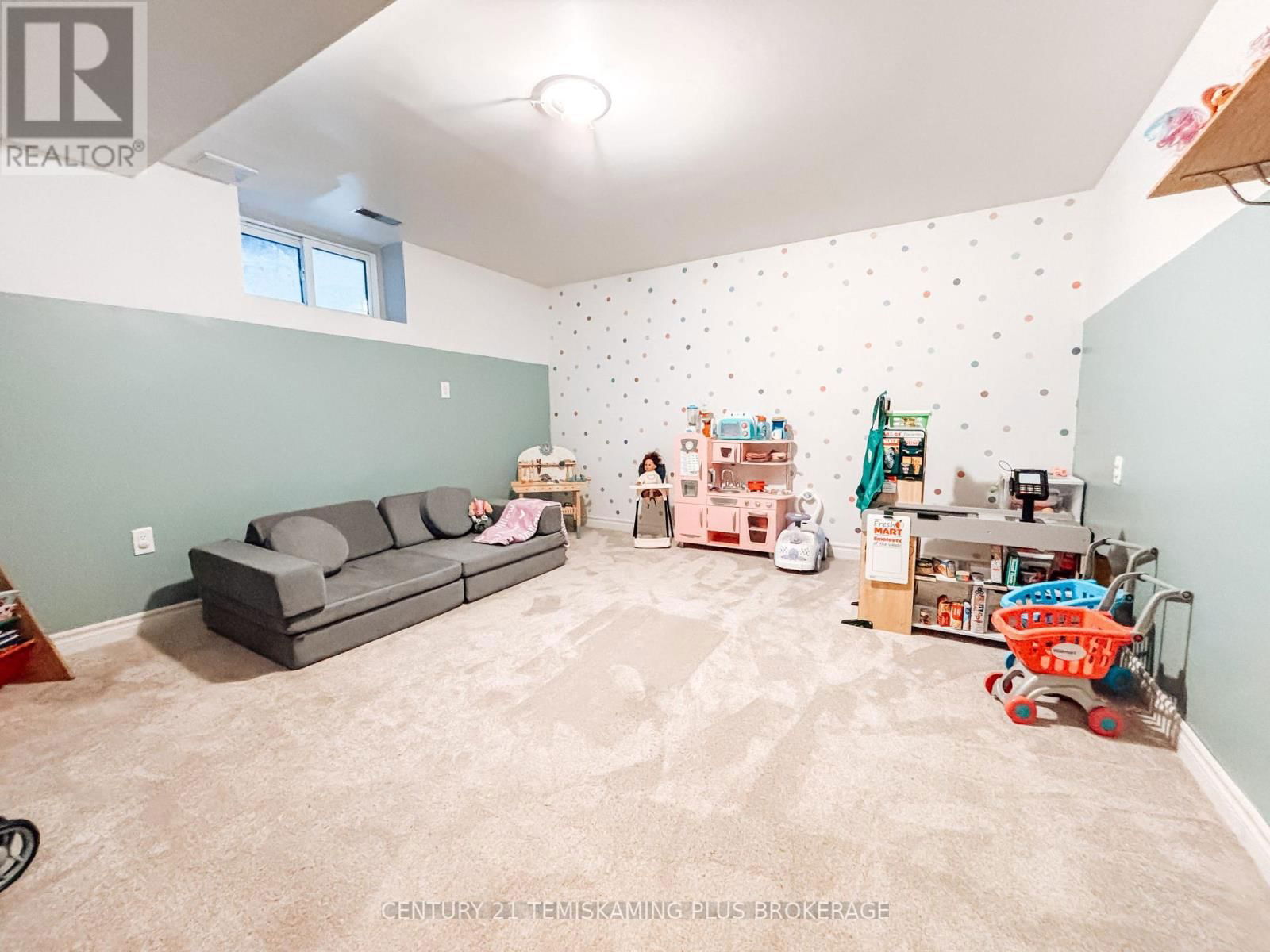 96 GEORGINA AVENUE Image 15