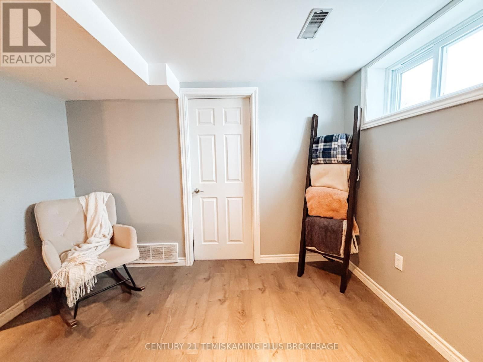 96 GEORGINA AVENUE Image 18