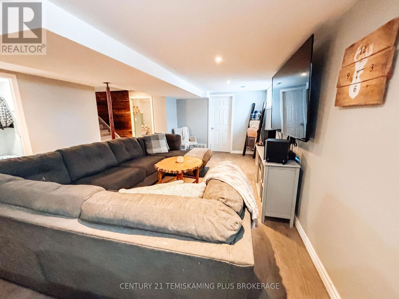 96 GEORGINA AVENUE Image 20